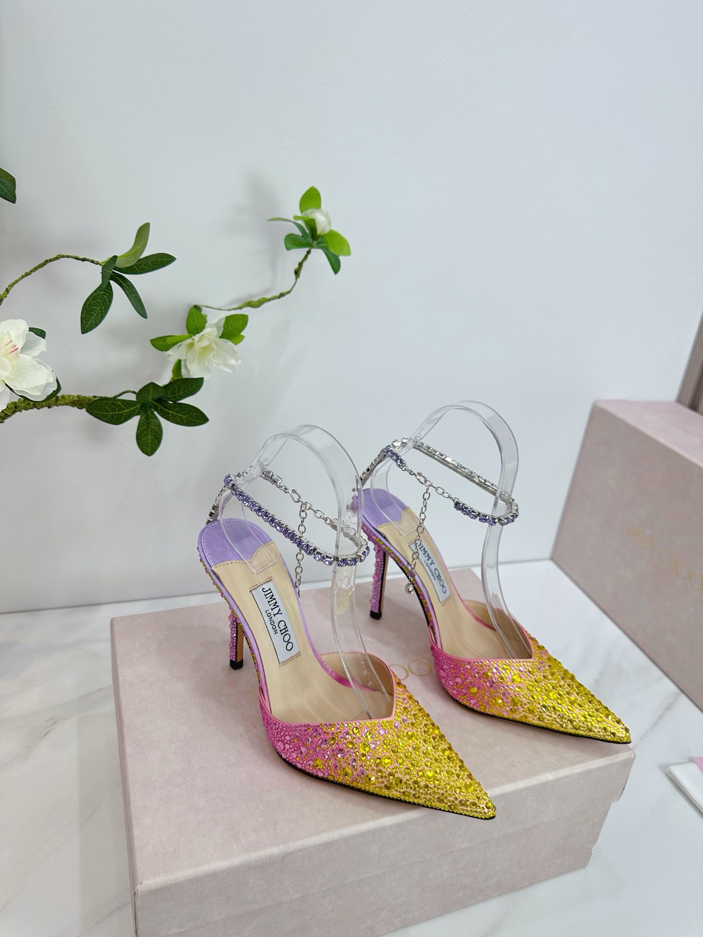 NO:407570,JIMMY CHOO is a very comprehensive and noble fashion lifestyle brand. The same strap for women's high heels, medium heels, flat heels, and hollow sandals series for major fashion bloggers and celebrities in Hong Kong and the United States. Australian pointed toe round toe, square toe series, is simply beautiful. Falling in elegance and playful futuristic sense, you can just take a look and want to have it immediately, but a pair of exquisite high heels can be thought of~~~~~~~~~~~~~~~~~~~~~~~~~~~~~~~~~~~~~~~~~~~~~~~~~~~~~~~~~~~~~~~~~~~~~~~~~~~~~~~~~~~~~~~~~~~~~~~~~~~~~~~~~~~~~~~~~~~~~~~~~~~~~~~~~~~~~~~~~~~~~~~~~~~~~~~~~~~~~~~~~~~~~~~~~~~~~~~~~~~~~~~~~~~~~~~~~~~~~~~~~~~~~~~~~~~~~~~~~~~~~~~~~~~~~~~~~~~~~~~~~~~~~~~~~~~~~~~~~~~~~~~~~~~~~~~~~~~~~~~~~~~~~~~~~~~~~~~~~~~~~~~~~~~~~~~~~~~~~~~~~~~~~~~~~~~~~~~~~~~~~~~~~~~~~~~~~~~~~~~~~~~~~~~~~~~~~~~~~~~~~~~~~~~~~  4 sizes 35-39 (34.40.41.42. Customized), high heels sandals, jimmy choo, jimmy choo, sandals, high heels, sheepskin, real silk, Leather soles19860909JIMMY CHOO(吉米周)  是一个非常全面之尊贵时尚生活品牌, 香港,美国等大时尚博主及明星的同款表带女士高跟,中跟,平跟后空凉鞋系列. 澳大利亚尖头 圆头,方头系列、简直是美上天了,爱上优雅、爱上俏皮的未来感,光看一眼便想马上拥有,但一双精致的高跟鞋确是可以想想滴～～～～～～～～～～～～～～～～～ 该系列专为超凡绝伦、无所谓的女士而设计,从而打造出别致的整体效果,Jimmy Choo 设计出激发女性一往无前的产品彰显魅力  1面料:进口真丝烫钻 2内里 进口意制小羊皮超级柔软细腻  3大底 进口意大利原版原色真皮大底 跟高10.0 4码数 35一39(34.40.41.42.定制),高跟鞋凉鞋,jimmy choo,jimmy choo,sandals,high heels,sheepskin,real silk,Leather soles,Women's Shoes