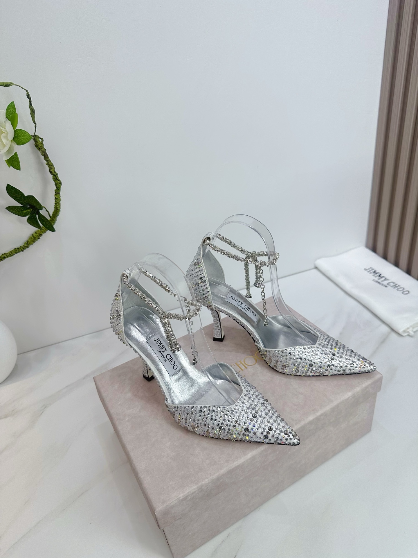 NO:405721,JIMMY CHOO is a very comprehensive and noble fashion lifestyle brand. The same strap for women's high heels, medium heels, flat heels, and hollow sandals series for major fashion bloggers and celebrities in Hong Kong and the United States. Australian pointed toe round toe, square toe series, is simply beautiful. Falling in elegance and playful futuristic sense, you can just take a look and want to have it immediately, but a pair of exquisite high heels can be thought of~~~~~~~~~~~~~~~~~~~~~~~~~~~~~~~~~~~~~~~~~~~~~~~~~~~~~~~~~~~~~~~~~~~~~~~~~~~~~~~~~~~~~~~~~~~~~~~~~~~~~~~~~~~~~~~~~~~~~~~~~~~~~~~~~~~~~~~~~~~~~~~~~~~~~~~~~~~~~~~~~~~~~~~~~~~~~~~~~~~~~~~~~~~~~~~~~~~~~~~~~~~~~~~~~~~~~~~~~~~~~~~~~~~~~~~~~~~~~~~~~~~~~~~~~~~~~~~~~~~~~~~~~~~~~~~~~~~~~~~~~~~~~~~~~~~~~~~~~~~~~~~~~~~~~~~~~~~~~~~~~~~~~~~~~~~~~~~~~~~~~~~~~~~~~~~~~~~~~~~~~~~~~~~~~~~~~~~~~~~~~~~~~~~~~  4 sizes 35-39 (34.40.41.42. Customized), high heels, jimmy choo, jimmy choo, sandals, high heels, sheepskin, real silk19860909JIMMY CHOO(吉米周)  是一个非常全面之尊贵时尚生活品牌, 香港,美国等大时尚博主及明星的同款表带女士高跟,中跟,平跟后空凉鞋系列. 澳大利亚尖头 圆头,方头系列、简直是美上天了,爱上优雅、爱上俏皮的未来感,光看一眼便想马上拥有,但一双精致的高跟鞋确是可以想想滴～～～～～～～～～～～～～～～～～ 该系列专为超凡绝伦、无所谓的女士而设计,从而打造出别致的整体效果,Jimmy Choo 设计出激发女性一往无前的产品彰显魅力  1面料:进口真丝烫钻 2内里 进口意制小羊皮超级柔软细腻  3大底 进口意大利原版原色真皮注塑大底 跟高8.5 4码数 35一39(34.40.41.42.定制),高跟鞋,jimmy choo,jimmy choo,sandals,high heels,sheepskin,real silk,Women's Shoes