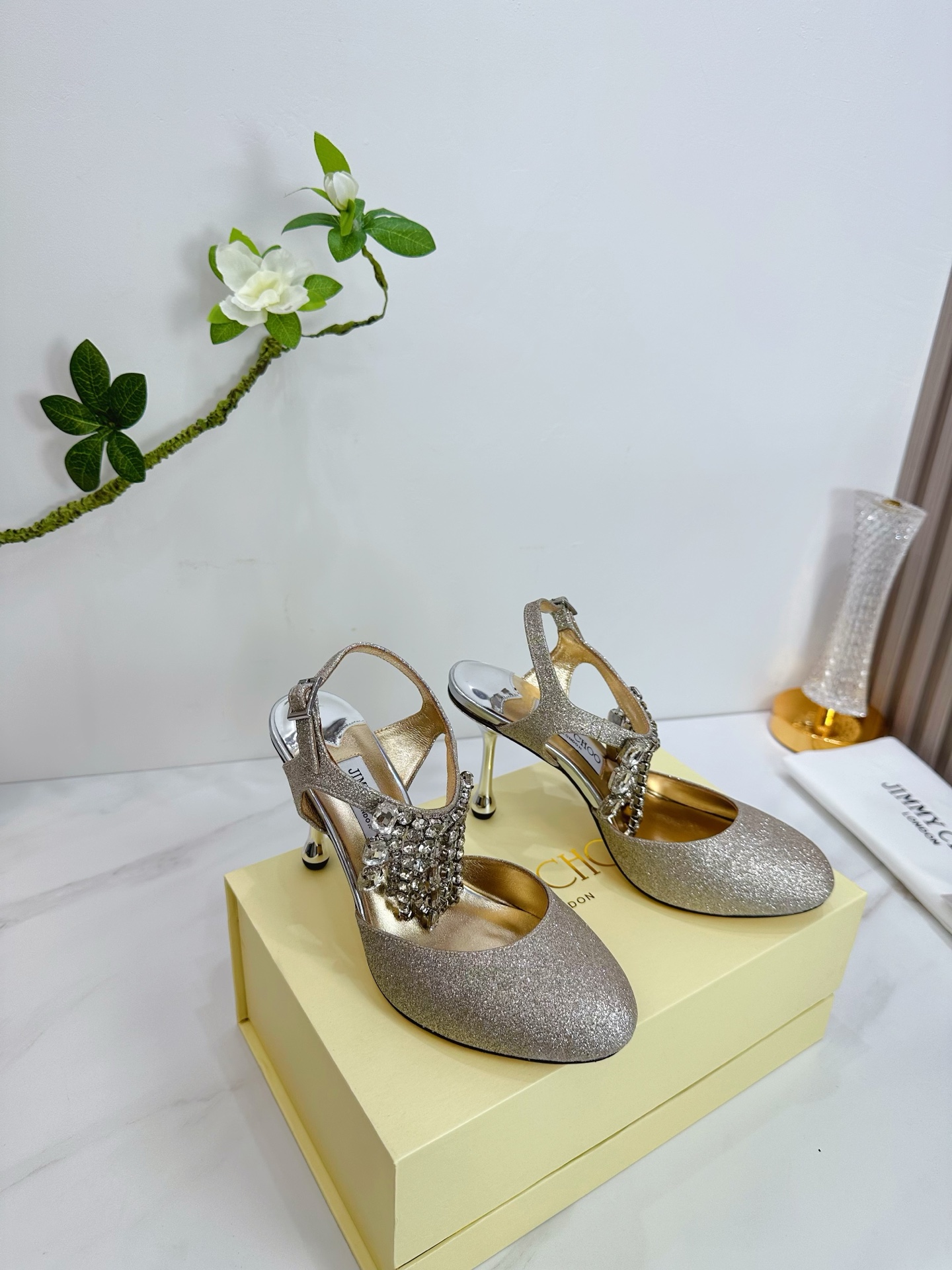 NO:444784,JIMMY CHOO is a very comprehensive and noble fashion lifestyle brand. The same strap for women's high heels, medium heels, flat heels, and empty sandals series for major fashion bloggers and celebrities in Hong Kong and the United States. Australian pointed toe round toe, square toe series, is simply beautiful. Falling in elegance and playful futuristic sense, you can just take a look and want to have it immediately, but you can think of a pair of exquisite high heels~~~~~~~~~~~~~~~~~~~~~~~~~~~~~~~~~~~~~~~~~~~~~~~~~~~~~~~~~~~~~~~~~~~~~~~~~~~~~~~~~~~~~~~~~~~~~~~~~~~~~~~~~~~~~~~~~~~~~~~~~~~~~~~~~~~~~~~~~~~~~~~~~~~~~~~~~~~~~~~~~~~~~~~~~~~~~~~~~~~~~~~~~~~~~~~~~~~~~~~~~~~~~~~~~~~~~~~~~~~~~~~~~~~~~~~~~~~~~~~~~~~~~~~~~~~~~~~~~~~~~~~~~~~~~~~~~~~~~~~~~~~~~~~~~~~~~~~~~~~~~~~~~~~~~~~~~~~~~~~~~~~~~~~~~~~~~~~~~~~~~~~~~~~~~~~~~~~~~~~~~~~~~~~~~~~~~~~~~~~~~~~~~~~~~  4 sizes 35-39 (34.40.41.42. Customized), high heels sandals, jimmy choo, jimmy choo, sandals, high heels, sheepskin, Leather soles19860909JIMMY CHOO(吉米周)  是一个非常全面之尊贵时尚生活品牌, 香港,美国等大时尚博主及明星的同款表带女士高跟,中跟,平跟后空凉鞋系列. 澳大利亚尖头 圆头,方头系列、简直是美上天了,爱上优雅、爱上俏皮的未来感,光看一眼便想马上拥有,但一双精致的高跟鞋确是可以想想滴～～～～～～～～～～～～～～～～～ 该系列专为超凡绝伦、无所谓的女士而设计,从而打造出别致的整体效果,Jimmy Choo 设计出激发女性一往无前的产品彰显魅力  1面料:进口格力特 2内里 进口意制小羊皮超级柔软细腻  3大底 进口意大利原版原色真皮大底 跟高8.5 4码数 35一39(34.40.41.42.定制),高跟鞋凉鞋,jimmy choo,jimmy choo,sandals,high heels,sheepskin,Leather soles,Women's Shoes