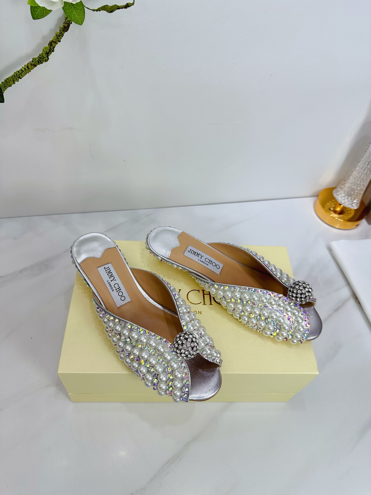 NO:444747,JIMMY CHOO is a very comprehensive and noble fashion lifestyle brand. The same strap for women's high heels, medium heels, flat heels, and hollow sandals series for major fashion bloggers and celebrities in Hong Kong and the United States. Australian pointed toe round toe, square toe series, is simply beautiful. Falling in elegance and playful futuristic feeling, you can just take a look and want to have it immediately, but a pair of exquisite high heels can be thought of~~~~~~~~~~~~~~~~~~~~~~~~~~~~~~~~~~~~~~~~~~~~~~~~~~~~~~~~~~~~~~~~~~~~~~~~~~~~~~~~~~~~~~~~~~~~~~~~~~~~~~~~~~~~~~~~~~~~~~~~~~~~~~~~~~~~~~~~~~~~~~~~~~~~~~~~~~~~~~~~~~~~~~~~~~~~~~~~~~~~~~~~~~~~~~~~~~~~~~~~~~~~~~~~~~~~~~~~~~~~~~~~~~~~~~~~~~~~~~~~~~~~~~~~~~~~~~~~~~~~~~~~~~~~~~~~~~~~~~~~~~~~~~~~~~~~~~~~~~~~~~~~~~~~~~~~~~~~~~~~~~~~~~~~~~~~~~~~~~~~~~~~~~~~~~~~~~~~~~~~~~~~~~~~~~~~~~~~~~~~~~~~~~~~~  Heel height 2.5 4 sizes 35 to 39 (34.40.41.42. Customized), high heels slippers, jimmy choo, jimmy choo, sandals, high heels, slippers, sheepskin, Leather soles19860909JIMMY CHOO(吉米周) 是一个非常全面之尊贵时尚生活品牌, 香港,美国等大时尚博主及明星的同款表带女士高跟,中跟,平跟后空凉鞋系列. 澳大利亚尖头 圆头,方头系列、简直是美上天了,爱上优雅、爱上俏皮的未来感,光看一眼便想马上拥有,但一双精致的高跟鞋确是可以想想滴～～～～～～～～～～～～～～～～～ 该系列专为超凡绝伦、无所谓的女士而设计,从而打造出别致的整体效果,Jimmy Choo 设计出激发女性一往无前的产品彰显魅力  1面料:进口羊皮手工粘钻珍珠 2内里 进口意制小羊皮超级柔软细腻  3大底 进口意大利原版原色真皮大底 跟高2.5 4码数 35一39(34.40.41.42.定制),高跟鞋拖鞋,jimmy choo,jimmy choo,sandals,high heels,slippers,sheepskin,Leather soles,Women's Shoes