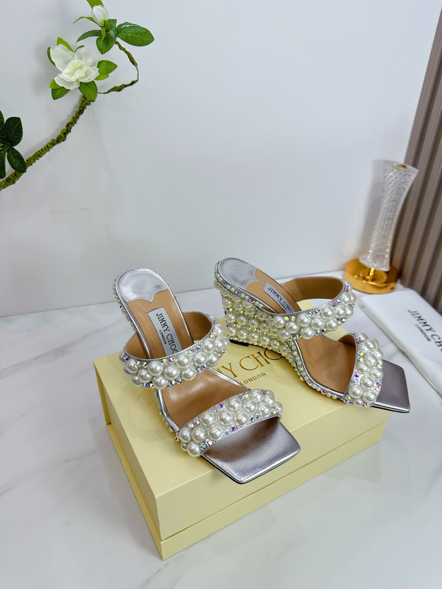 NO:444722,JIMMY CHOO is a very comprehensive and noble fashion lifestyle brand. The same strap for women's high heels, medium heels, flat heels, and hollow sandals series for major fashion bloggers and celebrities in Hong Kong and the United States. Australian pointed toe round toe, square toe series, is simply beautiful. Falling in elegance and playful futuristic feeling, you can just take a look and want to have it immediately, but a pair of exquisite high heels can be thought of~~~~~~~~~~~~~~~~~~~~~~~~~~~~~~~~~~~~~~~~~~~~~~~~~~~~~~~~~~~~~~~~~~~~~~~~~~~~~~~~~~~~~~~~~~~~~~~~~~~~~~~~~~~~~~~~~~~~~~~~~~~~~~~~~~~~~~~~~~~~~~~~~~~~~~~~~~~~~~~~~~~~~~~~~~~~~~~~~~~~~~~~~~~~~~~~~~~~~~~~~~~~~~~~~~~~~~~~~~~~~~~~~~~~~~~~~~~~~~~~~~~~~~~~~~~~~~~~~~~~~~~~~~~~~~~~~~~~~~~~~~~~~~~~~~~~~~~~~~~~~~~~~~~~~~~~~~~~~~~~~~~~~~~~~~~~~~~~~~~~~~~~~~~~~~~~~~~~~~~~~~~~~~~~~~~~~~~~~~~~~~~~~~~~~  Heel height 10.0 4 sizes 35-39 (34.40.41.42. Customized), high heels slippers, jimmy choo, jimmy choo, sandals, high heels, slippers, sheepskin, Leather soles19860909JIMMY CHOO(吉米周) 是一个非常全面之尊贵时尚生活品牌, 香港,美国等大时尚博主及明星的同款表带女士高跟,中跟,平跟后空凉鞋系列. 澳大利亚尖头 圆头,方头系列、简直是美上天了,爱上优雅、爱上俏皮的未来感,光看一眼便想马上拥有,但一双精致的高跟鞋确是可以想想滴～～～～～～～～～～～～～～～～～ 该系列专为超凡绝伦、无所谓的女士而设计,从而打造出别致的整体效果,Jimmy Choo 设计出激发女性一往无前的产品彰显魅力  1面料:进口羊皮手工粘钻珍珠 2内里 进口意制小羊皮超级柔软细腻  3大底 进口意大利原版原色真皮大底 跟高10.0 4码数 35一39(34.40.41.42.定制),高跟鞋拖鞋,jimmy choo,jimmy choo,sandals,high heels,slippers,sheepskin,Leather soles,Women's Shoes