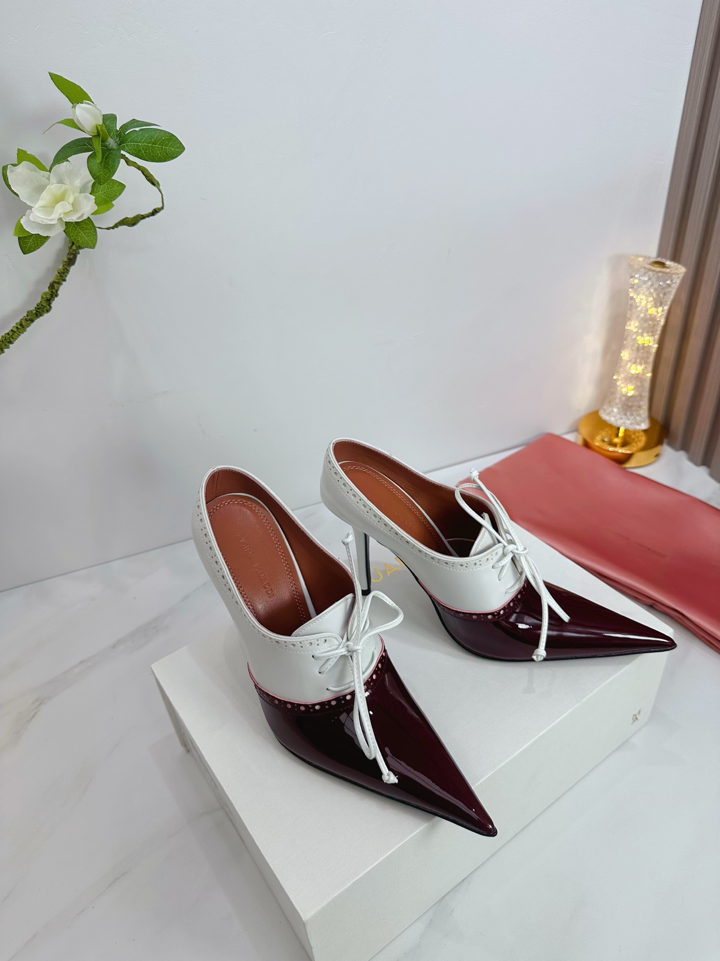 NO:444694,& · Amina simple style, brightly colored, exclusive customization, dazzling, high heels fashionable, the best temperament, top quality. Imported imported patent leather inner footbed sheepskin sole cowhide outsole (original injection molding) Elegant style Create a different feeling Heel height 10.cm Special packaging Simple temperament style!  show bdetails —————————————— ⊿size. ｜35-39 (40.41.42 customization), semi-travel high heels, high heels, cowhide, sheepskin19860909＆ · 阿米娜简单款式,色彩鲜艳搭配,独家定制,绽放光彩夺目,高跟时髦,气质最佳者,顶尖品质. 进口进口漆皮 内里垫脚羊皮 鞋底 牛皮大底 (原版注塑) 优雅风格 创造不一样的感觉 跟高10.cm 专柜包装 简约气质款式！ show bdetails ————————————  ⊿size. ｜35-39 (40.41.42定制),半拖高跟鞋,high heels,cowhide,sheepskin,Women's Shoes