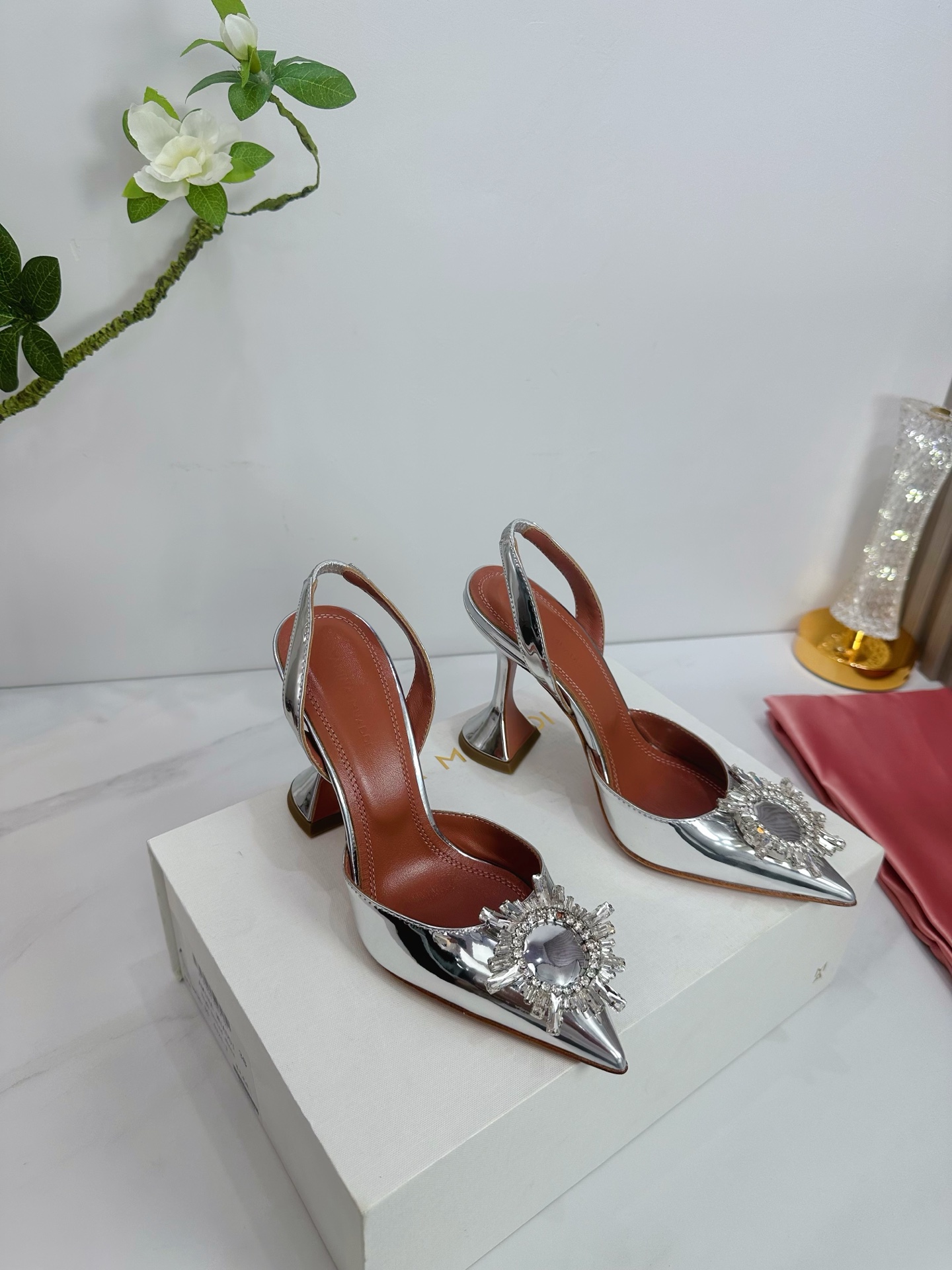 NO:444677,& · Amina simple style, brightly colored, exclusive customization, dazzling, high heels fashionable, the best temperament, top quality. Imported imported mirror paint, inner footbed sheepskin sole, cowhide sole (original injection molding) Elegant style Create a different feeling Heel height 9.5cm Special packaging Simple and elegant style!  show bdetails —————————————— ⊿size. ｜35-39 (40.41.42 Customized), high heels sandals, sandals, high heels, cowhide, sheepskin19860909＆ · 阿米娜简单款式,色彩鲜艳搭配,独家定制,绽放光彩夺目,高跟时髦,气质最佳者,顶尖品质. 进口进口镜面漆 内里垫脚羊皮 鞋底 牛皮大底 (原版注塑) 优雅风格 创造不一样的感觉 跟高9.5cm 专柜包装 简约气质款式！ show bdetails ————————————  ⊿size. ｜35-39 (40.41.42定制),高跟鞋凉鞋,sandals,high heels,cowhide,sheepskin,Women's Shoes