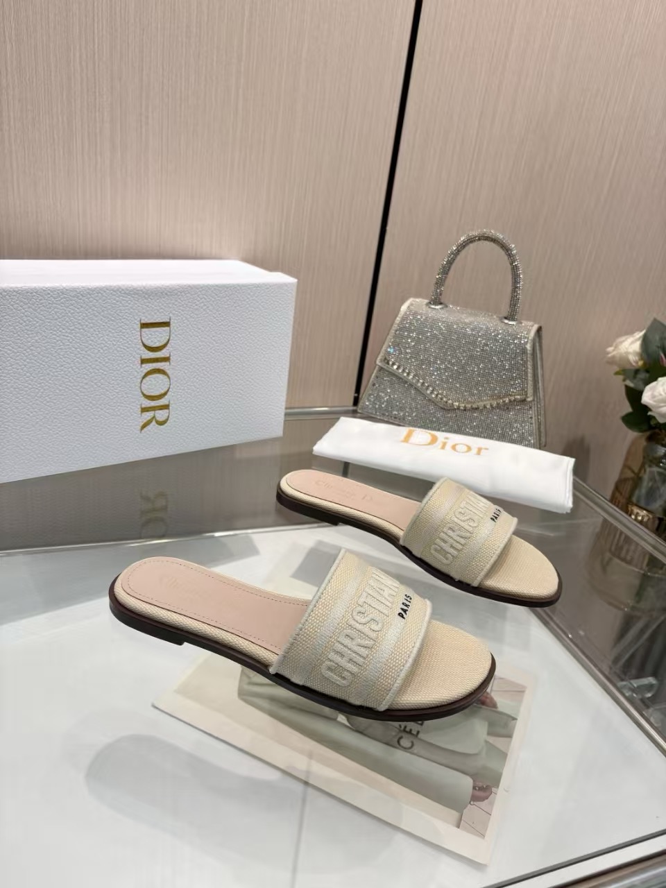 NO:444626,2025 SSS launches - Dior - classic style Single shoes Sandals Slippers Cloth shoes... Continuously updated colors Full color spot Color block embroidery Super layered and easy to wear Super durable Super quality Professional manufacturer top quality Original mold development Make it 1:1 Original mold opening sole Full original custom upper material 3d three-dimensional electric embroidery upper ——————————— 1 The upper adopts imported brand embroidery fabric 2 inner imported sheepskin inner super soft 3 outsole Italian original original color genuine leather sole match 4 original labeling foot pads, spot number 36M-43M., slippers, dior, dior, sandals, slippers, sheepskin, Leather soles198609092025 SSS重磅推出——dior迪奥——经典款式 单鞋 凉鞋 拖鞋 布鞋……持续更新颜色 全色现货 拼色刺绣 层次感超强 超好穿 超耐看 专业厂家顶级品质 原版模具开发 做到和原版1:1 原版开模大底 鞋面材料全原版定制 3d立体电绣鞋面  —————————— 1鞋面釆用进口品牌刺绣布料 2内里进口羊皮内里超级柔软 3大底意大利原版原色真皮大底搭配 4原贴标垫脚, 现货码数36M-43M.,拖鞋,dior,dior,sandals,slippers,sheepskin,Leather soles,Women's Shoes