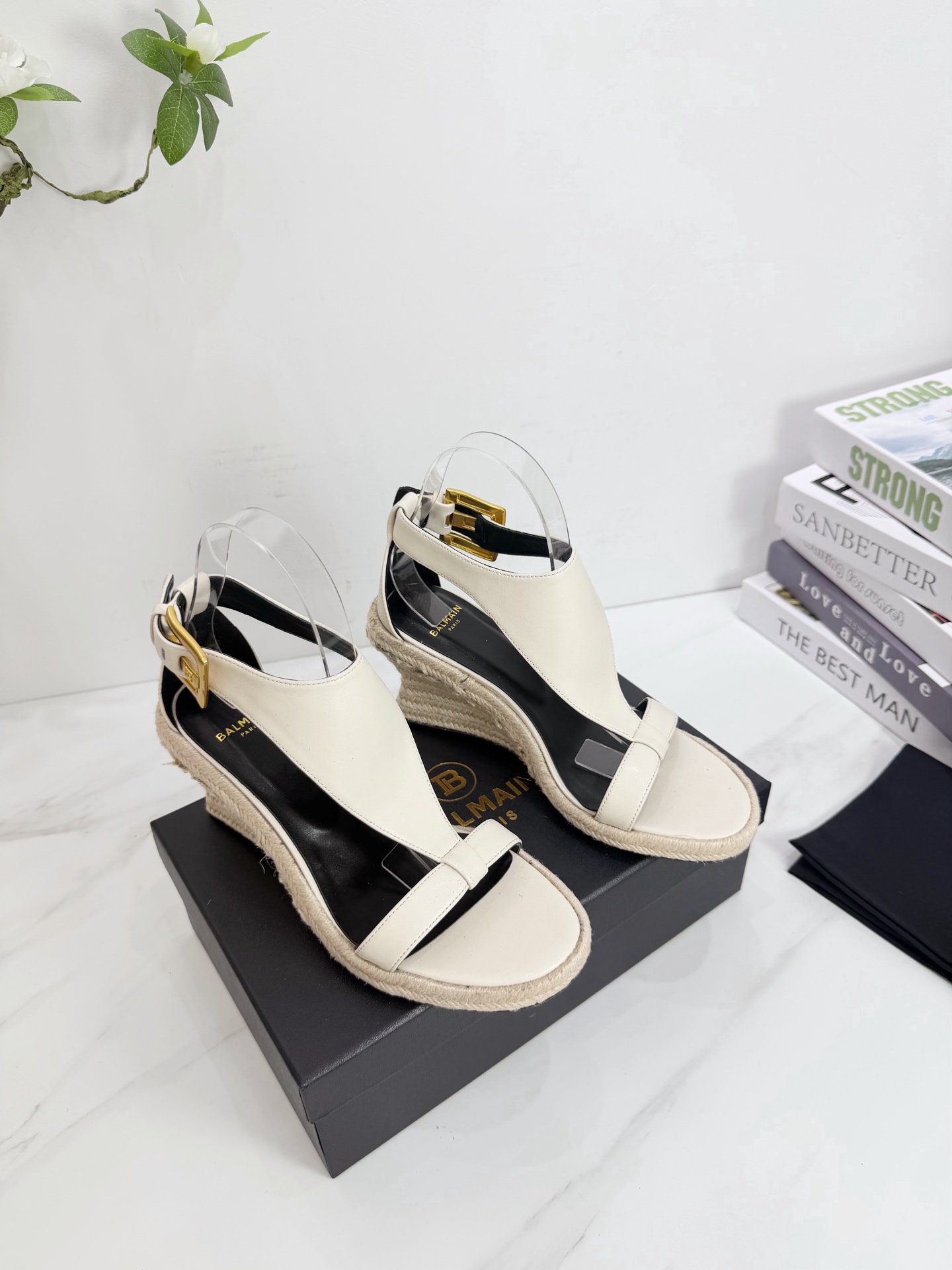NO:786044,Sandals series, charming and gorgeous top hard goods, purchase the original version, 1:1 customization, fully upgraded shipping, quality details can be compared completely. 1. Original custom-made cowhide fabric. 2. Imported sheepskin lining for feet. 3. Original Italian genuine leather outsole. Heel height 10.0. 4. Full set of packaging. 35-39 (40/41/42/Customized, non-refundable), high heels, sandals, high heels, cowhide, sheepskin, Leather.  soles19860909凉鞋系列,魅惑华丽的顶级硬货,原版购入1:1订制 全升级出货 品质细节完全可以对比 1面料原版定制牛皮 2内里进口羊皮内里垫脚 3大底意大利原版原色真皮大底 跟高10.0 4全套包装 35-39（40/41/42/定做不退换）,高跟鞋,sandals,high heels,cowhide,sheepskin,Leather soles,Women's Shoes