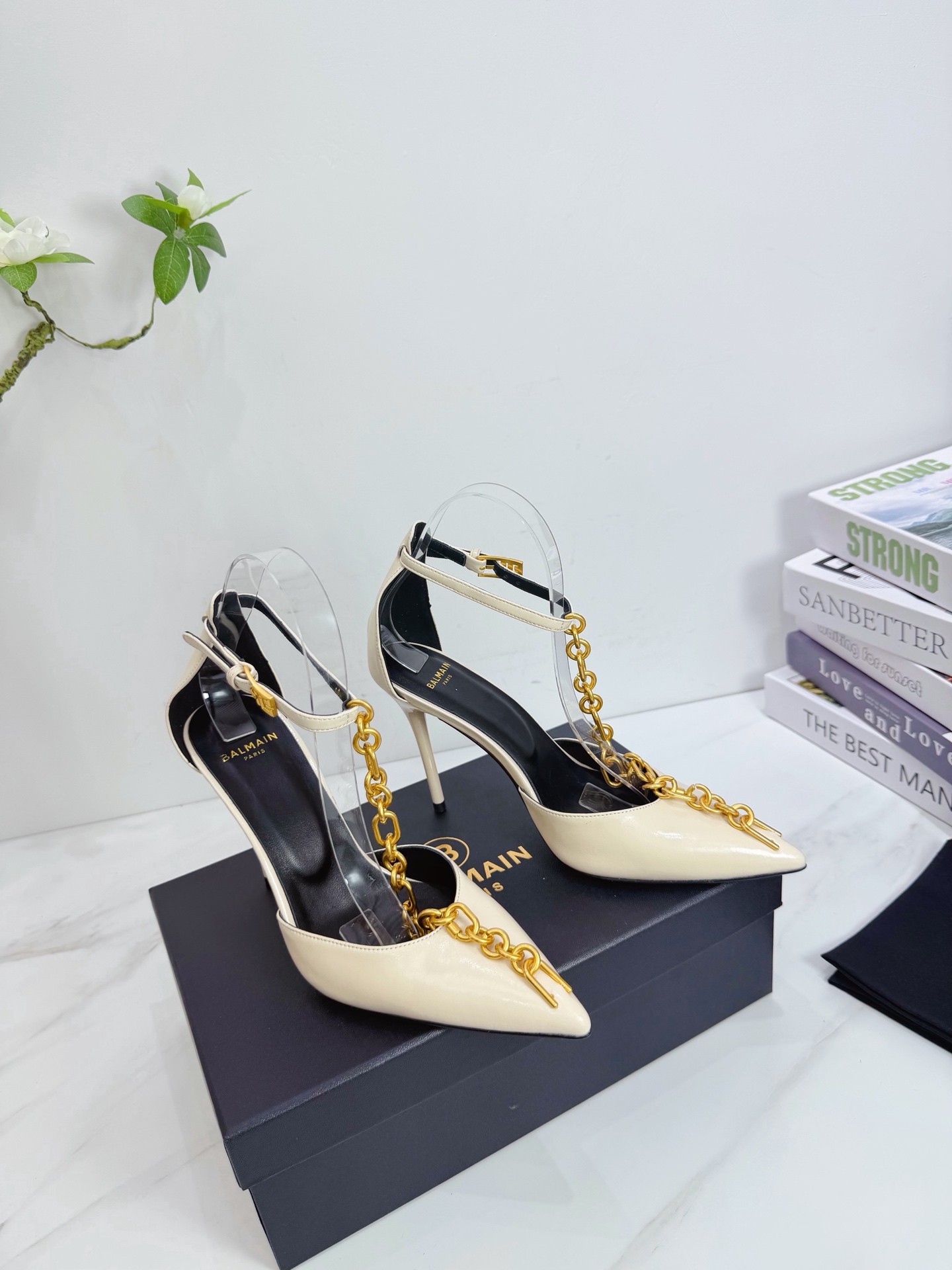 NO:786058,Sandals series, charming and gorgeous top hard goods, purchase the original version, 1:1 customization, fully upgraded shipping, quality details can be compared completely. 1. Original custom-made cowhide fabric. 2. Imported sheepskin lining for feet. 3. Original Italian genuine leather outsole. Heel height 10.0. 4. Full set of packaging. 35-39 (40/41/42/Customized, non-refundable), high heels, sandals, high heels, cowhide, sheepskin, Leather.  soles19860909凉鞋系列,魅惑华丽的顶级硬货,原版购入1:1订制 全升级出货 品质细节完全可以对比 1面料原版定制牛皮 2内里进口羊皮内里垫脚 3大底意大利原版原色真皮大底 跟高10.0 4全套包装 35-39（40/41/42/定做不退换）,高跟鞋,sandals,high heels,cowhide,sheepskin,Leather soles,Women's Shoes