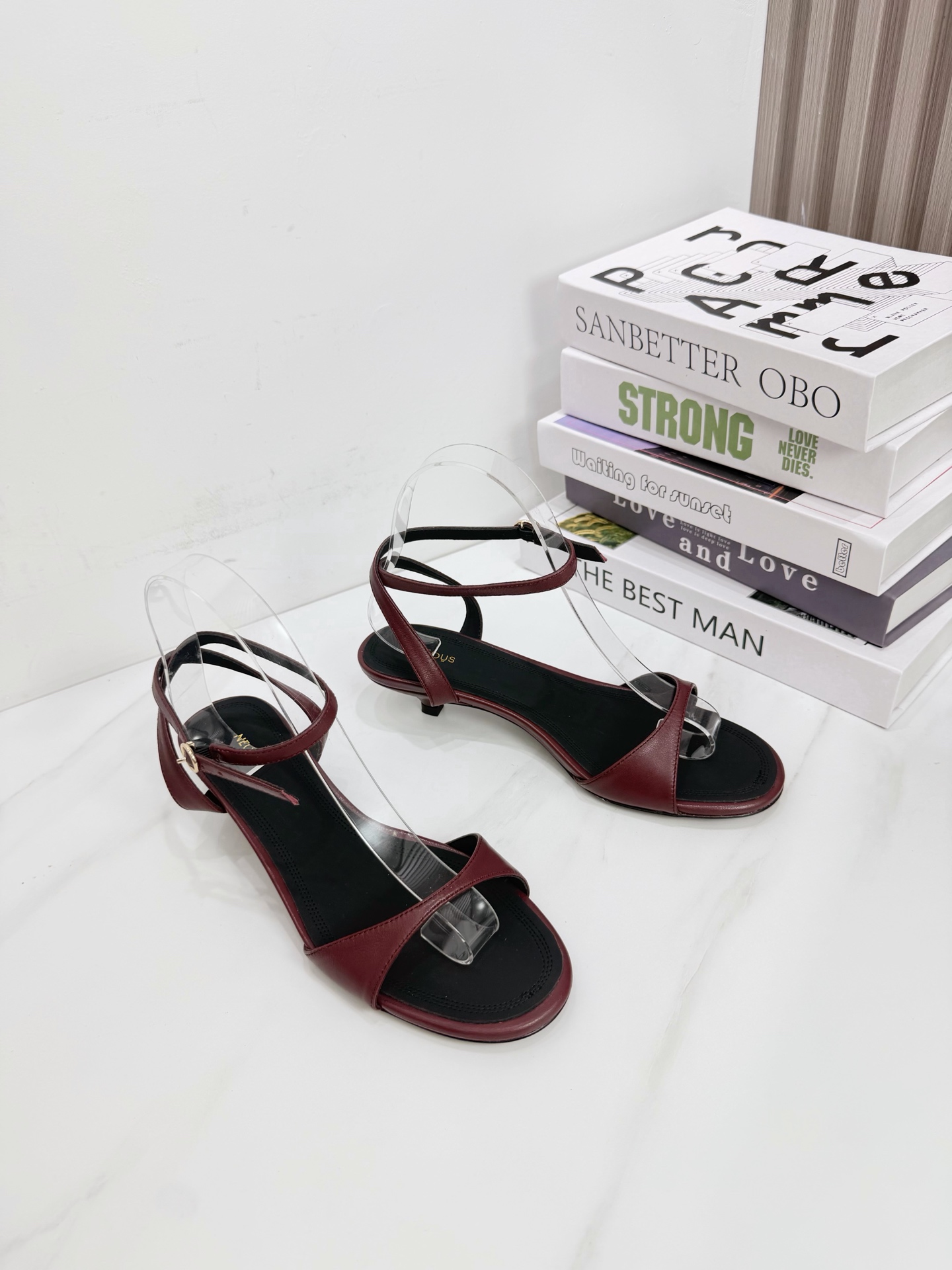 NO:925951,Fabric Sheepskin Lining Sheepskin Sole Cowhide Elegant style Creates a different feeling Heel height 4.5 cm (original development) Simple and elegant style!  show bdetails ———————————— size.｜35-39 (40 41 42 customized),sandals,sandals,cowhide,sheepskin19860909面料 羊皮 内里 羊皮 鞋底 牛皮 优雅风格 创造不一样的感觉 跟高 4.5 cm（原版开发） 简约气质款式！ show bdetails ———————————— size. ｜35-39（40 41 42定制),凉鞋,sandals,cowhide,sheepskin,Women's Shoes
