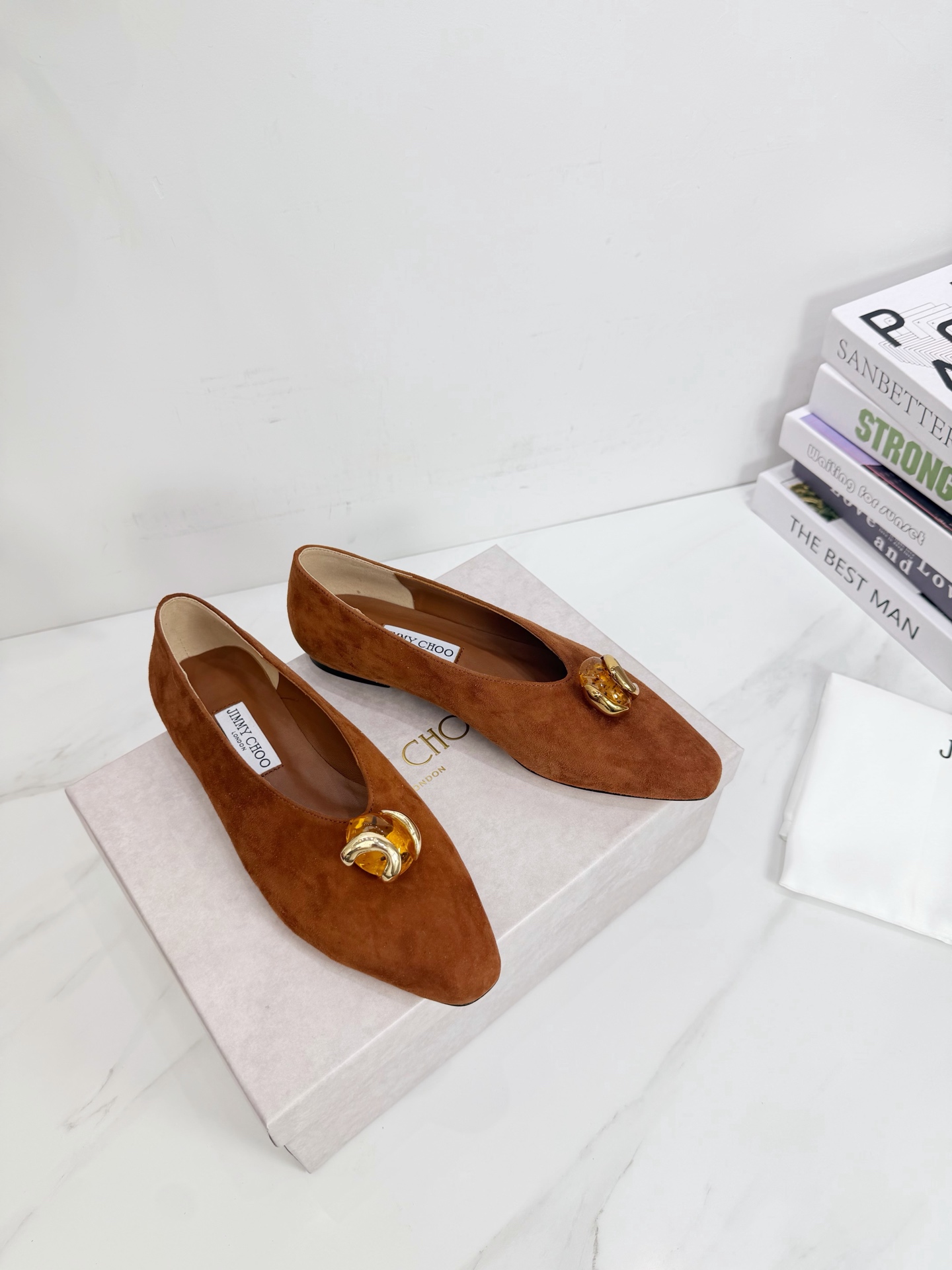 NO:925972,JIMMY CHOO is a very comprehensive and noble fashion lifestyle brand. It has a series of women's high-heeled, medium-heeled and flat-heeled sandals with the same watch straps from major fashion bloggers and celebrities in Hong Kong and the United States. The Australian pointed toe, round toe and square toe series are simply beautiful. I fall in love with elegance and playful sense of the future. I want to own it right away just by looking at it, but you can really think about a pair of exquisite high heels~~~~~~~~~~~~~~~~  This series is specially designed for extraordinary and indifferent women, thus creating a unique overall effect. Jimmy Choo designs products that inspire women to move forward and highlight their charm. 1 Fabric: Imported Yangjing 2 Lining Imported Italian lambskin super soft and delicate 3 Outsole Imported original Italian original color genuine leather outsole Heel height 4 code number 35 to 39 (40.41.42. Customized), single shoes, jimmy choo, jimmy  choo,sandals,high heels,sheepskin,sheep,leather soles19860909JIMMY CHOO(吉米周) 是一个非常全面之尊贵时尚生活品牌, 香港,美国等大时尚博主及明星的同款表带女士高跟,中跟,平跟后空凉鞋系列. 澳大利亚尖头 圆头,方头系列、简直是美上天了,爱上优雅、爱上俏皮的未来感,光看一眼便想马上拥有,但一双精致的高跟鞋确是可以想想滴～～～～～～～～～～～～～～～～～ 该系列专为超凡绝伦、无所谓的女士而设计,从而打造出别致的整体效果,Jimmy Choo 设计出激发女性一往无前的产品彰显魅力  1面料:进口羊京 2内里 进口意制小羊皮超级柔软细腻  3大底 进口意大利原版原色真皮大底 跟高 4码数 35一39(40.41.42.定制),单鞋,jimmy choo,jimmy choo,sandals,high heels,sheepskin,sheep,Leather soles,Women's Shoes