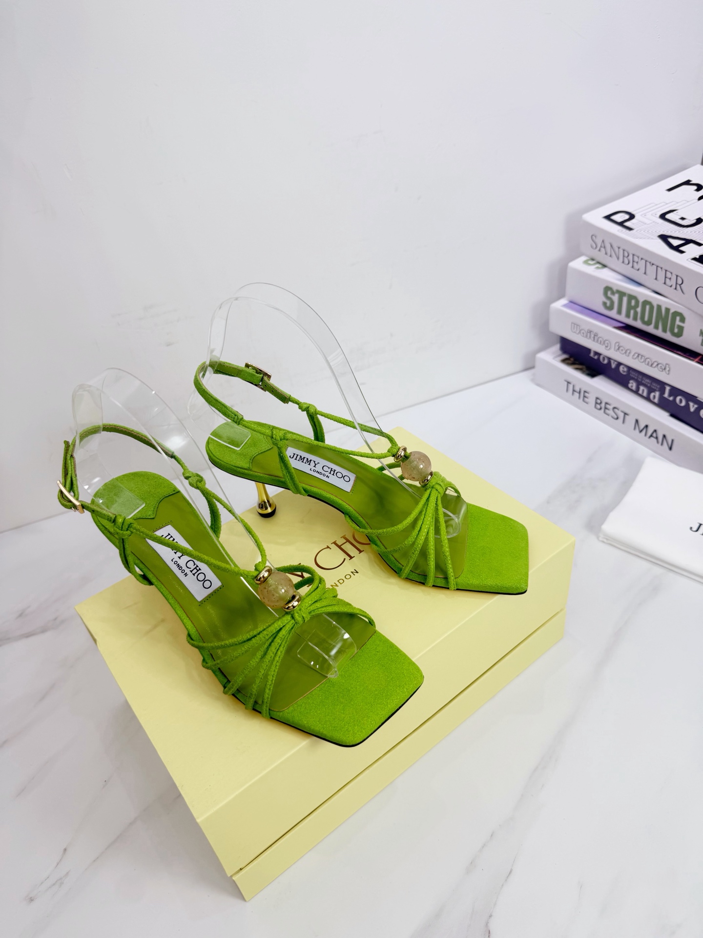 NO:925982,JIMMY CHOO is a very comprehensive and noble fashion lifestyle brand. It has a series of women's high-heeled, medium-heeled and flat-heeled sandals with the same watch straps from major fashion bloggers and celebrities in Hong Kong and the United States. The Australian pointed toe, round toe and square toe series are simply beautiful. I fall in love with elegance and playful sense of the future. I want to own it right away just by looking at it, but you can really think about a pair of exquisite high heels~~~~~~~~~~~~~~~~  This series is specially designed for extraordinary and indifferent women, thus creating a unique overall effect. Jimmy Choo designs products that inspire women to move forward and highlight their charm. 1 Fabric: Imported Yangjing 2 Lining Imported Italian lambskin super soft and delicate 3 Outsole Imported original Italian original color genuine leather outsole Heel height 6.5 4 Size 35-39 (40.41.42. Customized), high-heeled sandals, jimmy  choo,jimmy choo,sandals,high heels,sheepskin,sheep,Leather soles19860909JIMMY CHOO(吉米周) 是一个非常全面之尊贵时尚生活品牌, 香港,美国等大时尚博主及明星的同款表带女士高跟,中跟,平跟后空凉鞋系列. 澳大利亚尖头 圆头,方头系列、简直是美上天了,爱上优雅、爱上俏皮的未来感,光看一眼便想马上拥有,但一双精致的高跟鞋确是可以想想滴～～～～～～～～～～～～～～～～～ 该系列专为超凡绝伦、无所谓的女士而设计,从而打造出别致的整体效果,Jimmy Choo 设计出激发女性一往无前的产品彰显魅力  1面料:进口羊京 2内里 进口意制小羊皮超级柔软细腻  3大底 进口意大利原版原色真皮大底 跟高6.5 4码数 35一39(40.41.42.定制),高跟鞋凉鞋,jimmy choo,jimmy choo,sandals,high heels,sheepskin,sheep,Leather soles,Women's Shoes