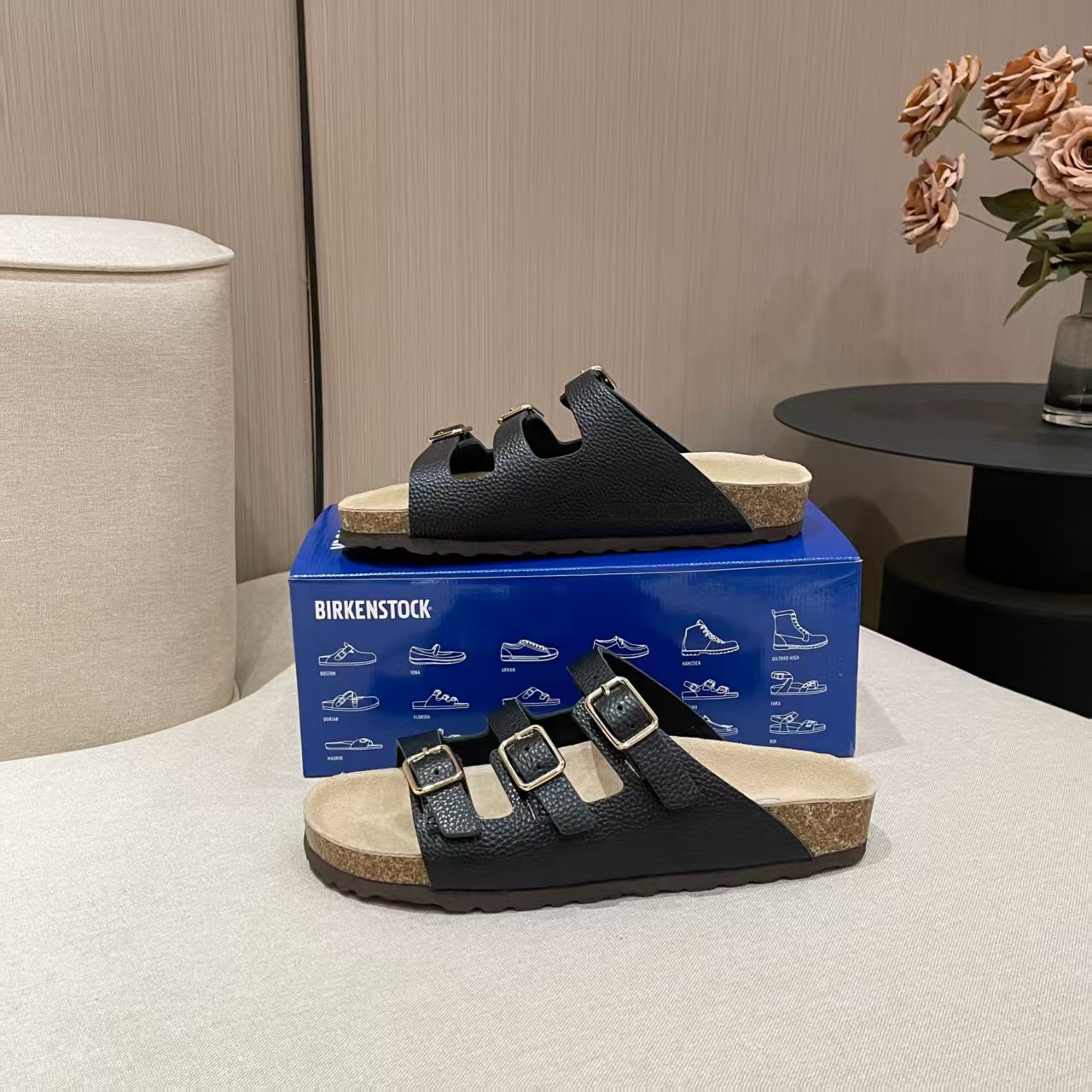 NO:240885,#Birkenstock #Birkenstock #Birkenstock co-branded model The classic Birkenstock bag head, its structure is based on the ergonomic design, making the foot bed perfectly fit the curve of the feet. In short, it is comfortable to put on and take off, fashionable and versatile. Fabric lychee cowhide. Inner: sheepskin. Foot pad: cow sole: wood bran sole. Size: men and women. 36-45. Direct sales in factory, fast shipping [snake pattern], slippers, birdkenstock, slippers, cowhide, sheepskin.19860909#Birkenstock #勃肯 #勃肯联名款 经典款勃肯包头,其构造鉴于人体工学设计,使脚床的构造完美的贴合脚的弧度,简单来说就是,上脚舒适,穿脱方便,潮而百搭 面料荔枝牛皮 内里:羊皮 垫脚:牛猄 鞋底:木糠底 尺码:男女同款36-45 工厂直销,出货快【蛇纹】,拖鞋,birkenstock,slippers,cowhide,sheepskin,Women's Shoes