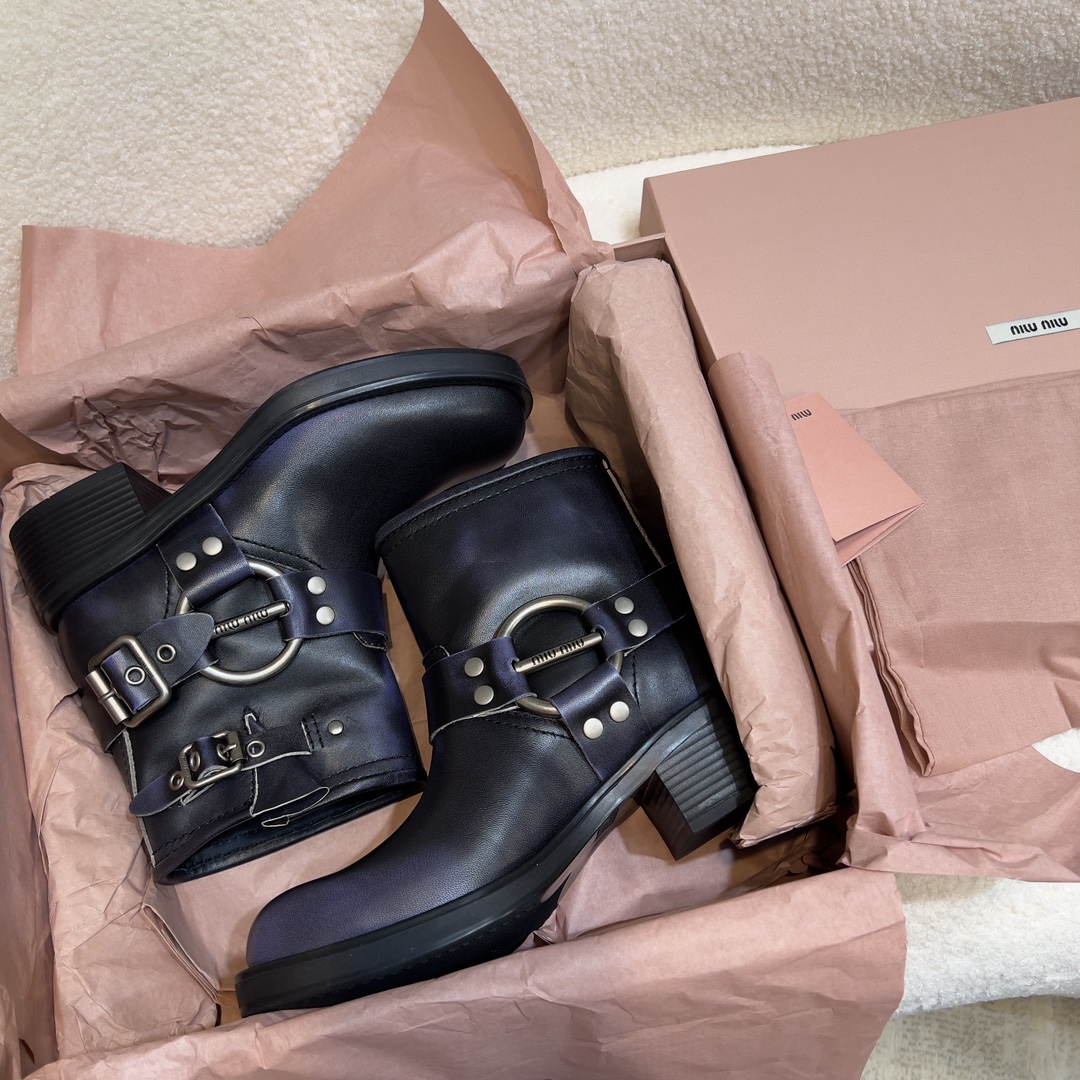 MiuMiu Good
 Boots Black Brown Purple Violets Cowhide Rubber Fall/Winter Collection Vintage