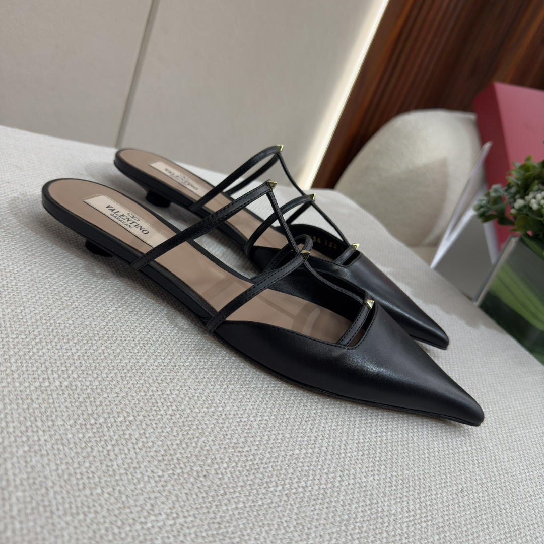 발렌티노 락스터드 위스피 카프스킨 마이크로힐 뮬 94132 이미지 3
