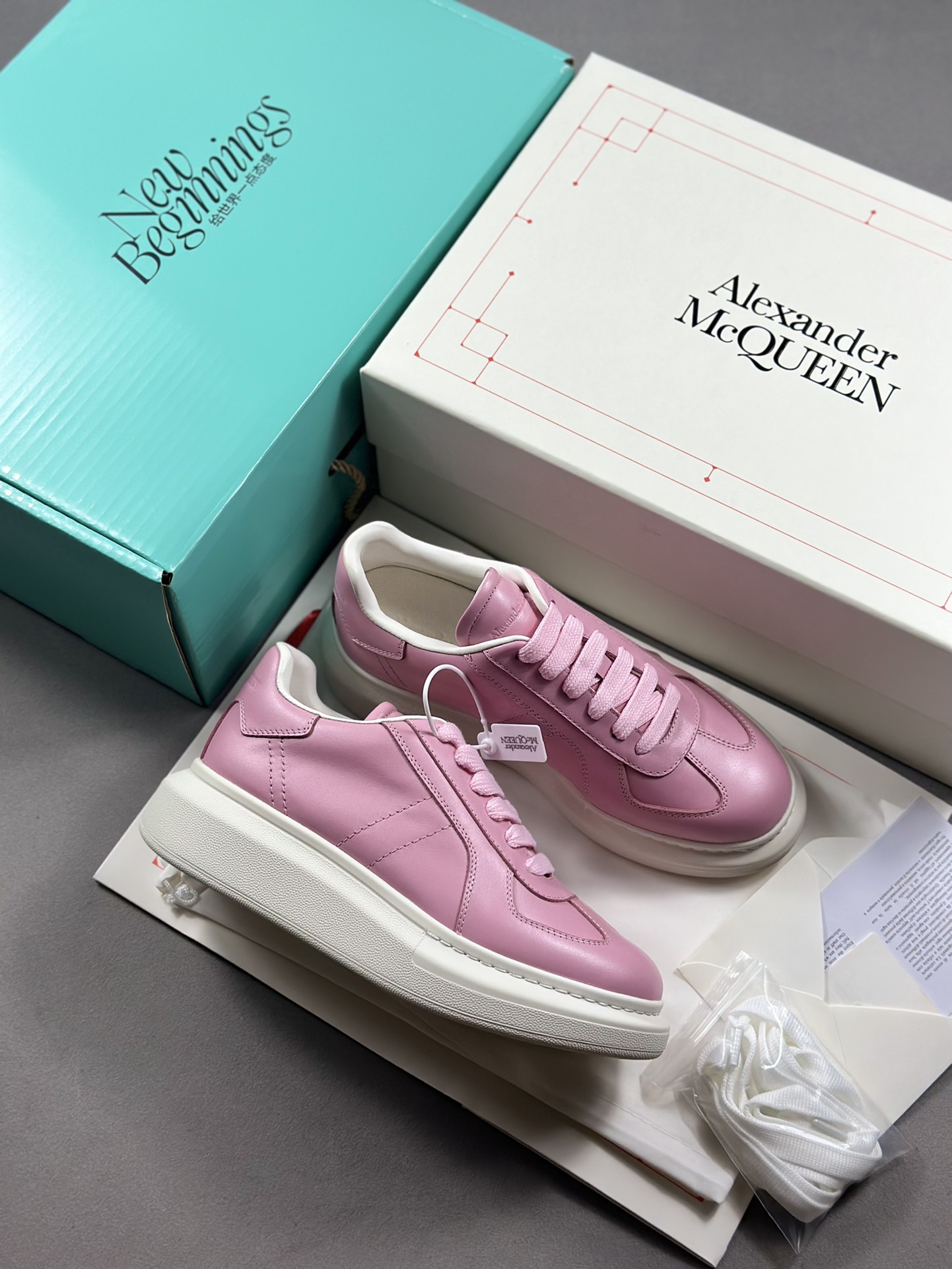 2024s Alexander McQueen亚历山大·麦昆 Sole Leather Sneakers低帮时装厚底休闲运动小白鞋