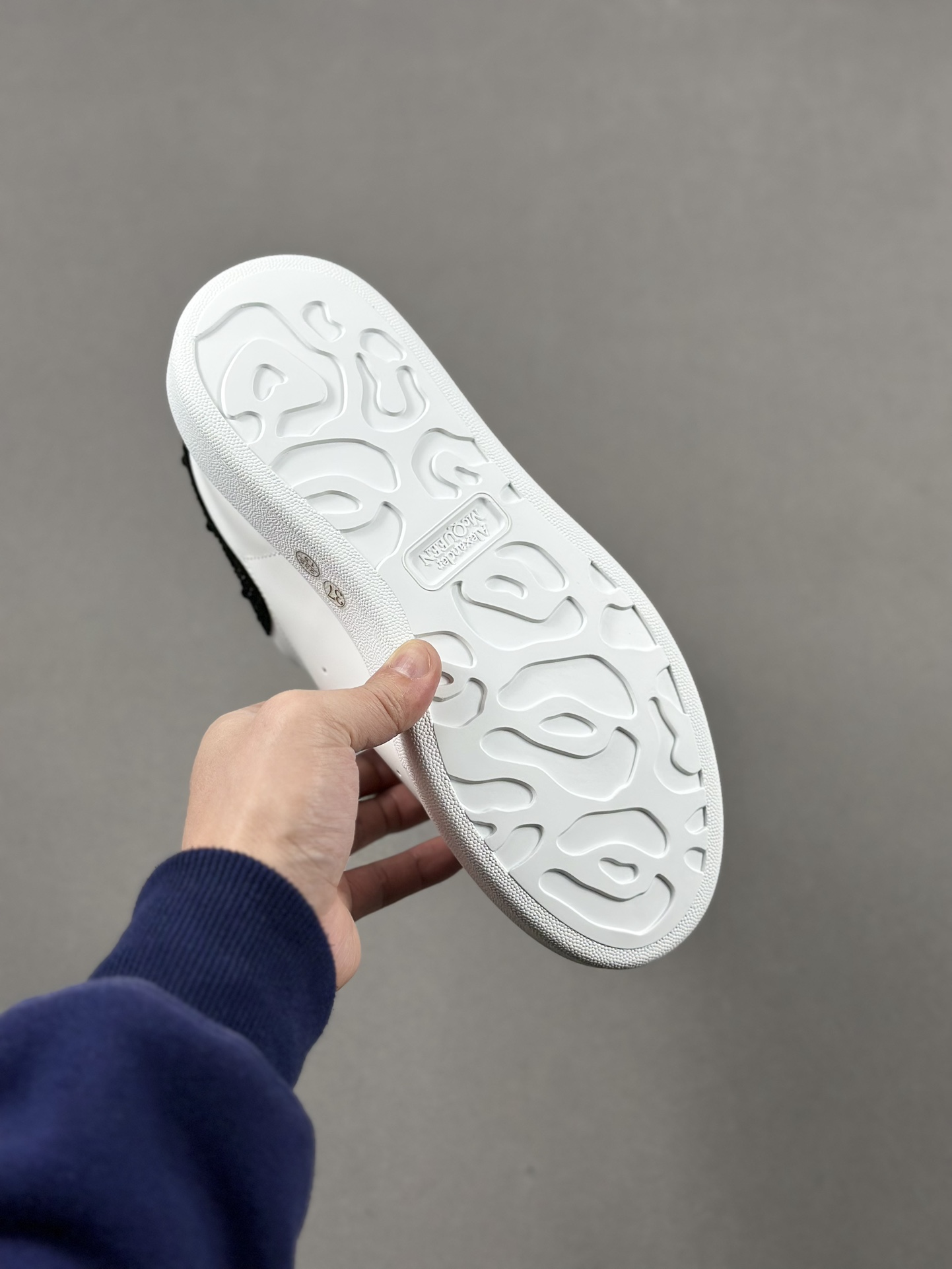 麦昆Alexander McQueen Oversized Sneakers 低帮时装厚底休闲运动小白板鞋