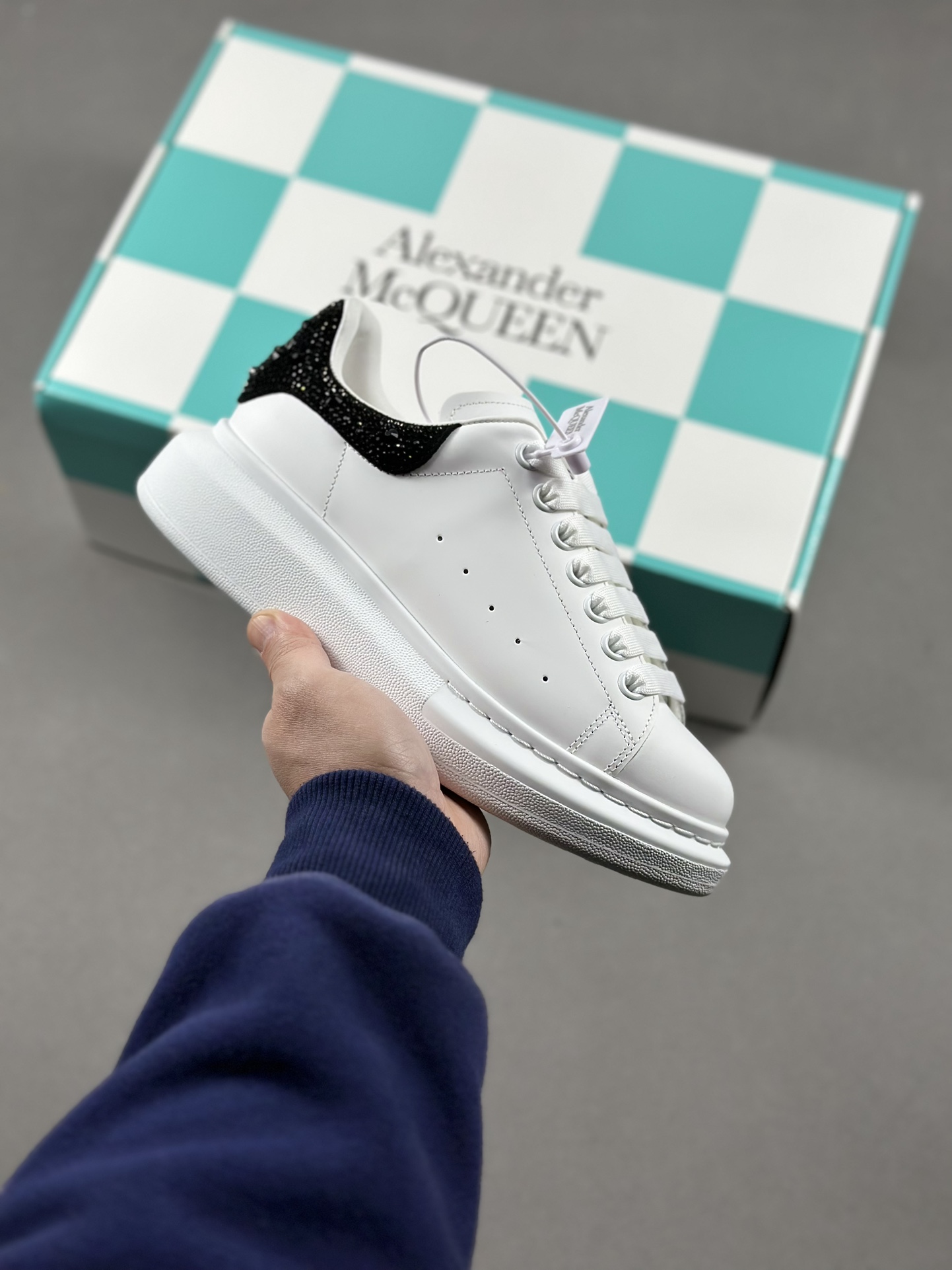 麦昆Alexander McQueen Oversized Sneakers 低帮时装厚底休闲运动小白板鞋