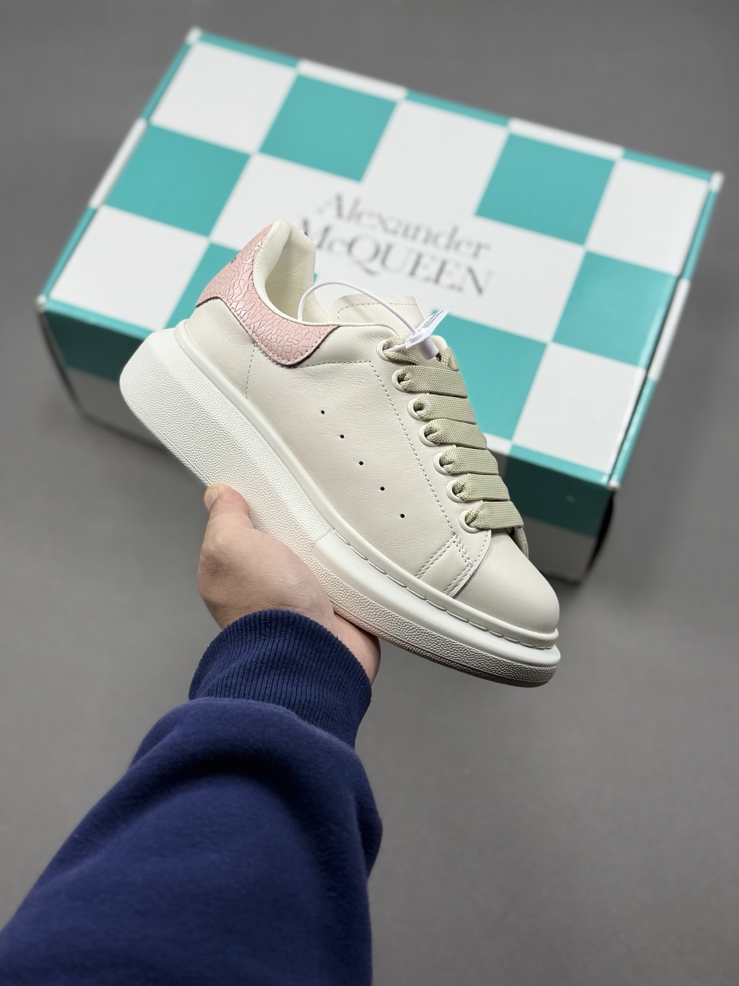 350 麦昆Alexander McQueen Oversized Sneakers 低帮时装厚底休闲运动小白板鞋