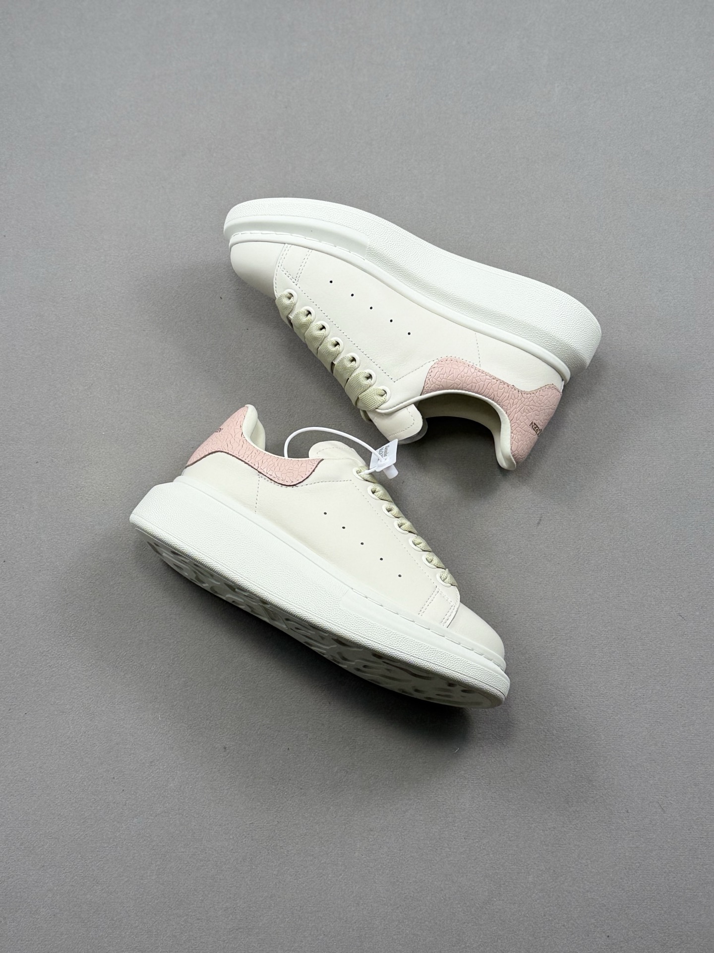 350 麦昆Alexander McQueen Oversized Sneakers 低帮时装厚底休闲运动小白板鞋