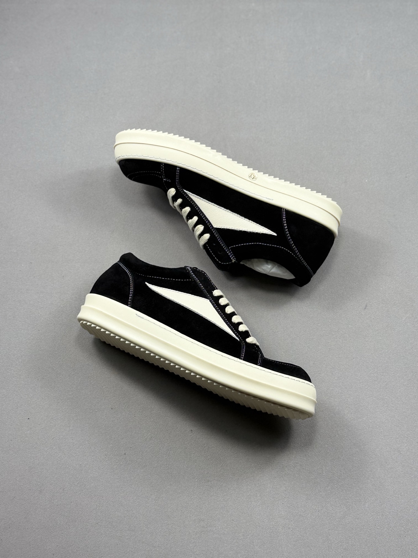 500 RO欧文斯Rickowens 主线 经典西瓜头款式“RO低帮黑白进口原料牛皮