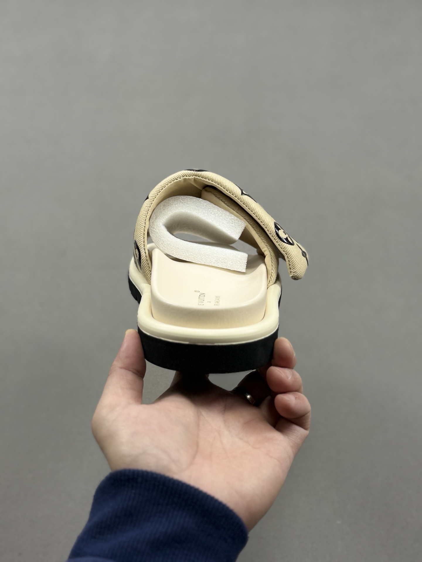 260 Louis Vuitton 2025专柜 春夏新款 最高限定专柜上新 LV情侣厚底魔术贴拖鞋明星同款