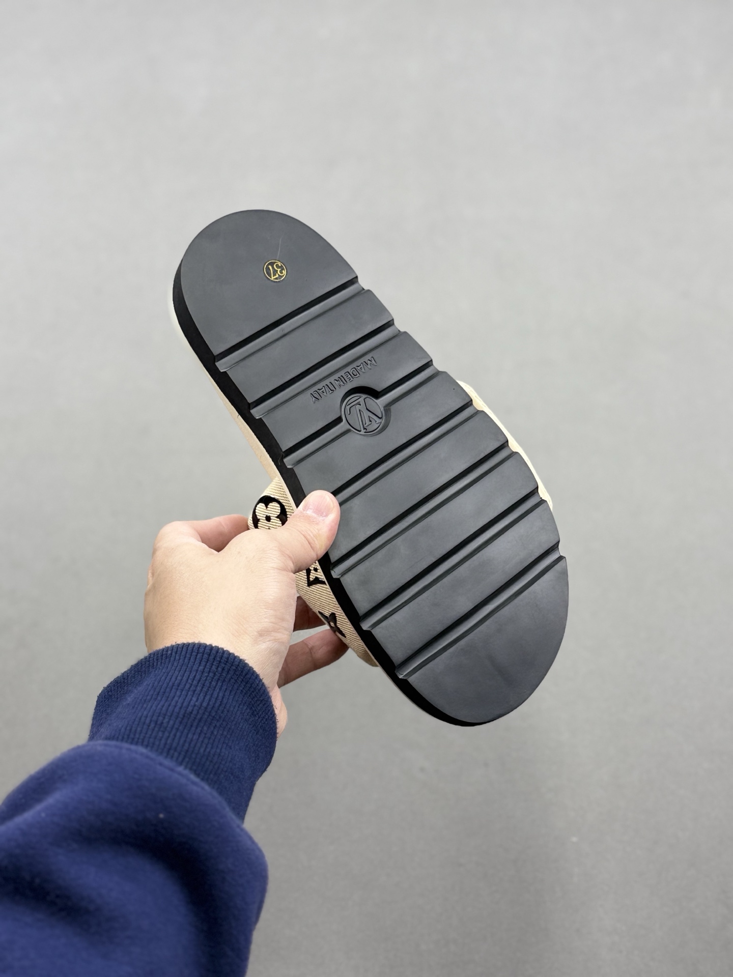 260 Louis Vuitton 2025专柜 春夏新款 最高限定专柜上新 LV情侣厚底魔术贴拖鞋明星同款