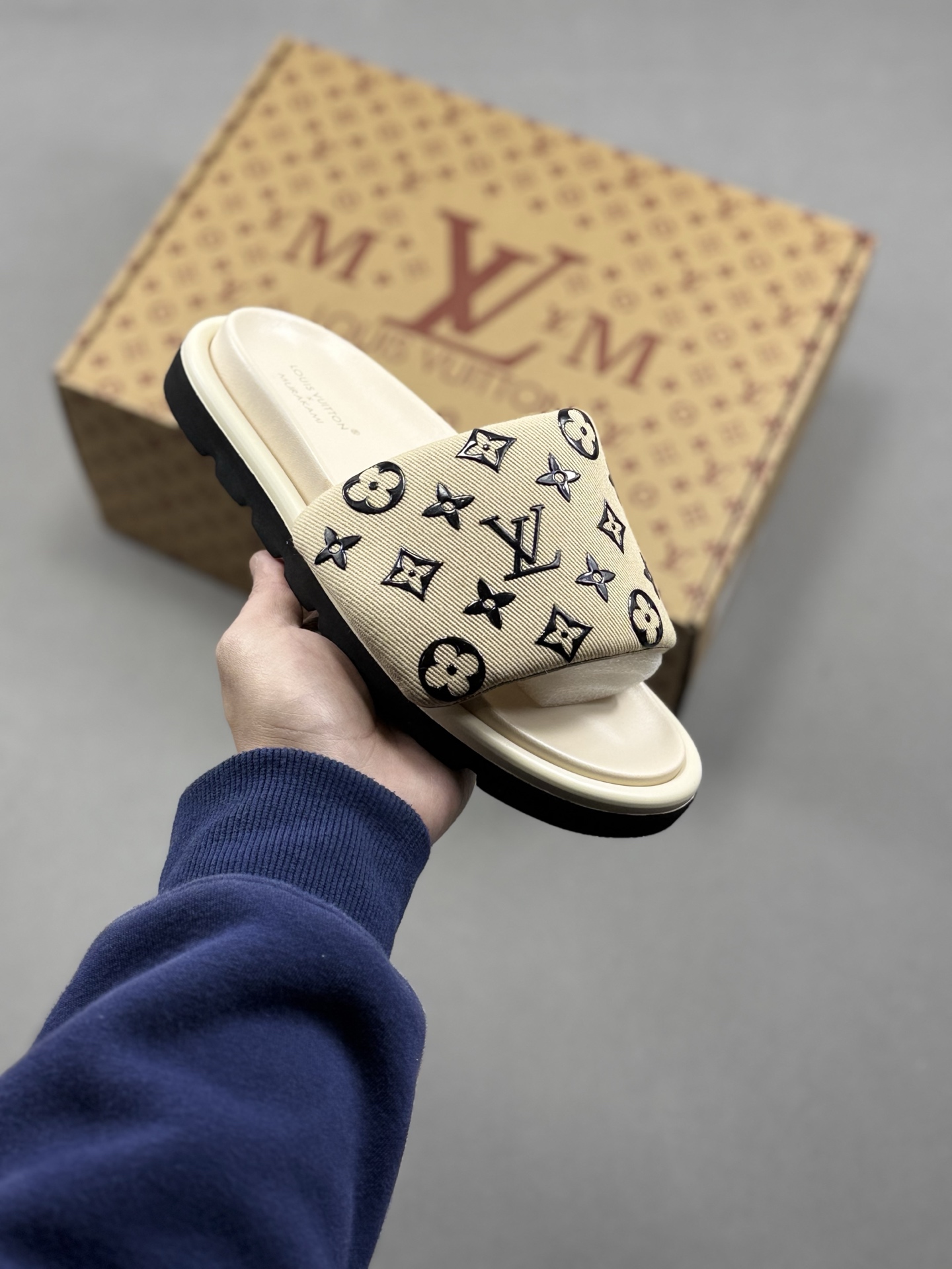 260 Louis Vuitton 2025专柜 春夏新款 最高限定专柜上新 LV情侣厚底魔术贴拖鞋明星同款