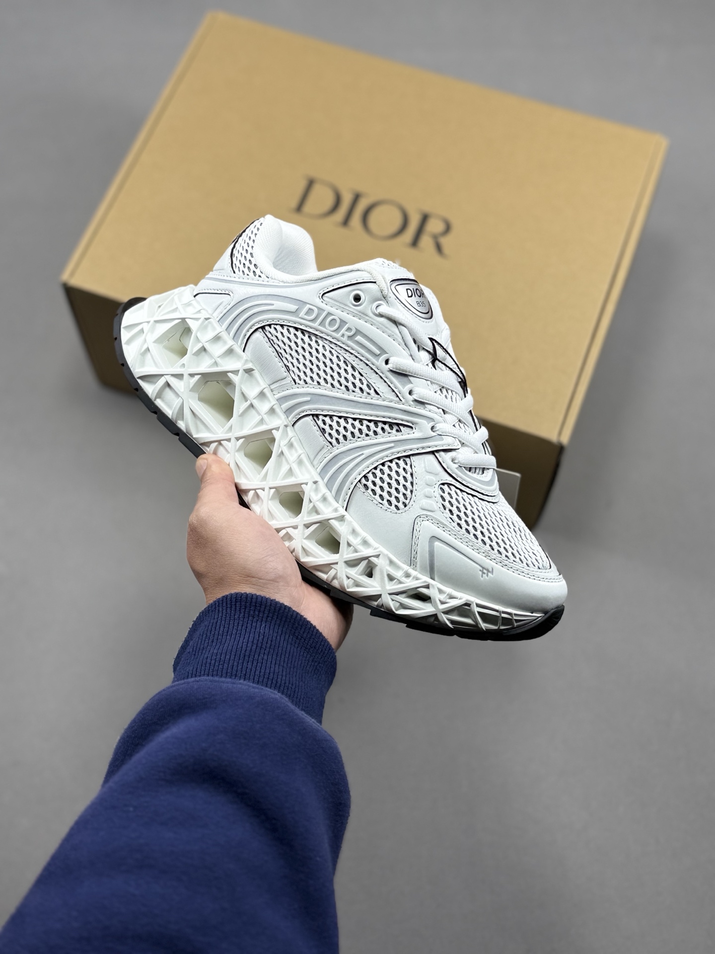 Dior迪奥B35最新款老爹运动鞋 灰色 Dad Shoes风格鞋款鞋舌上