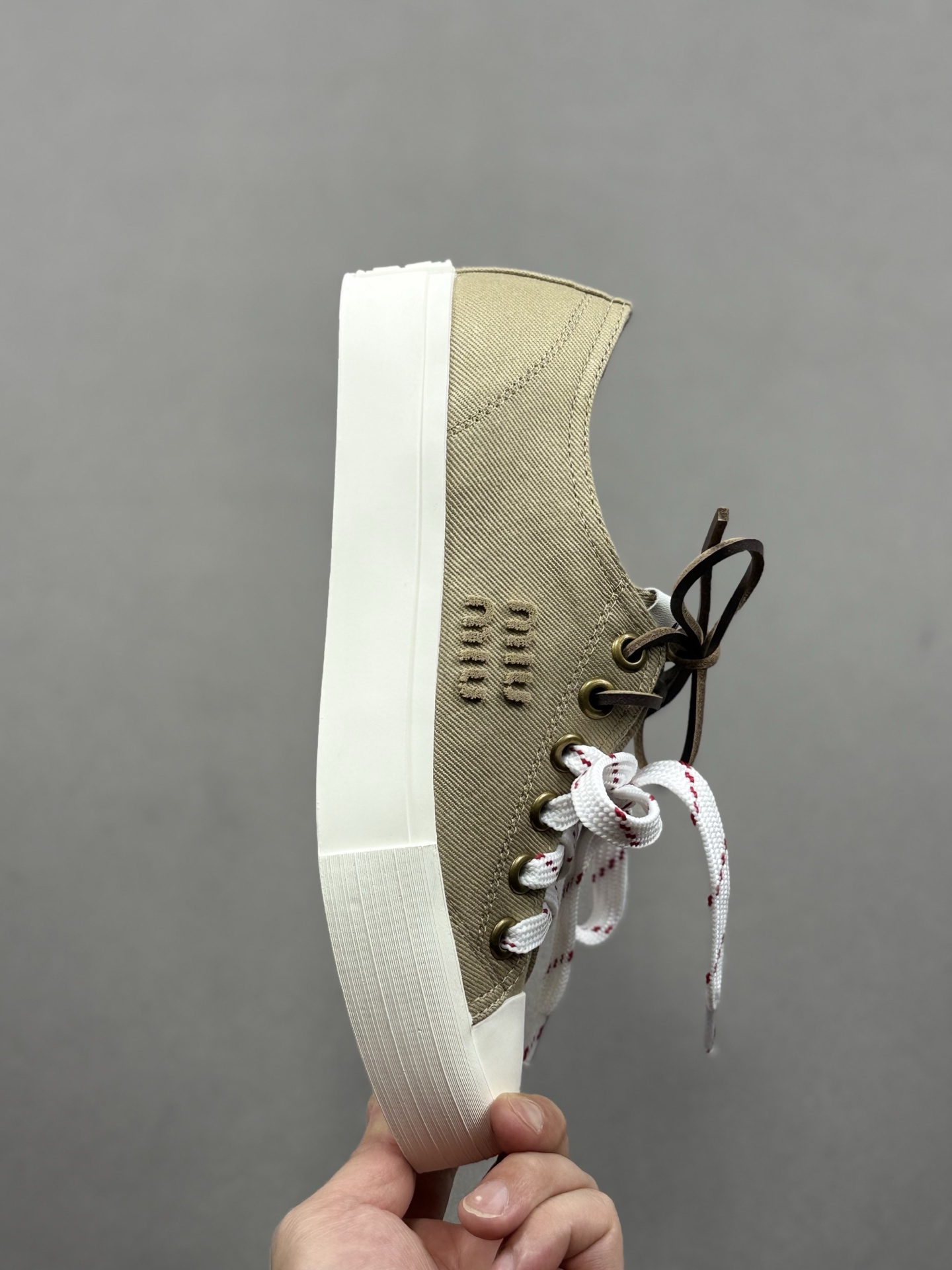 miumiu·缪缪2025早春时尚新品双鞋带搭配羊皮内里