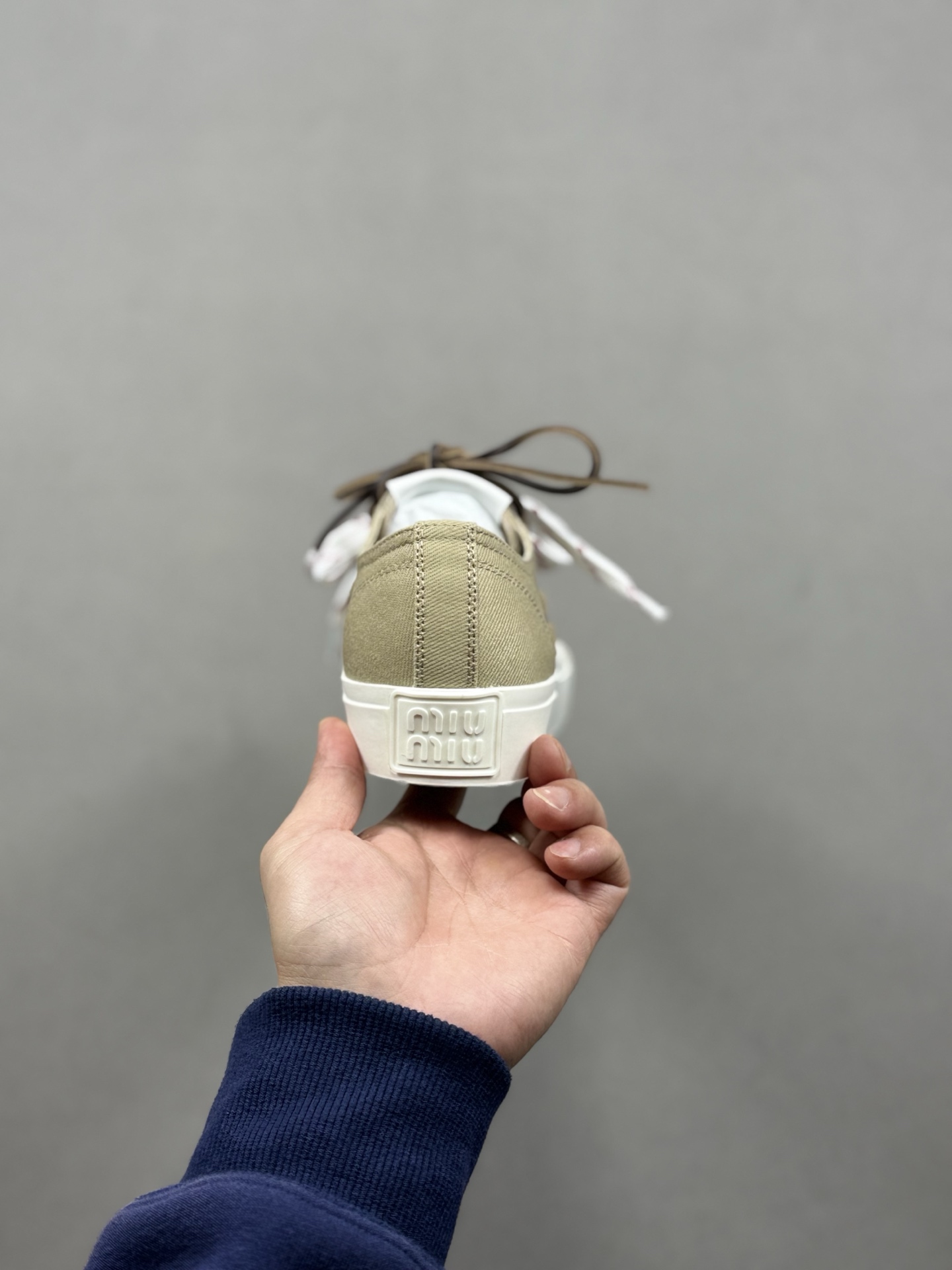 miumiu·缪缪2025早春时尚新品双鞋带搭配羊皮内里