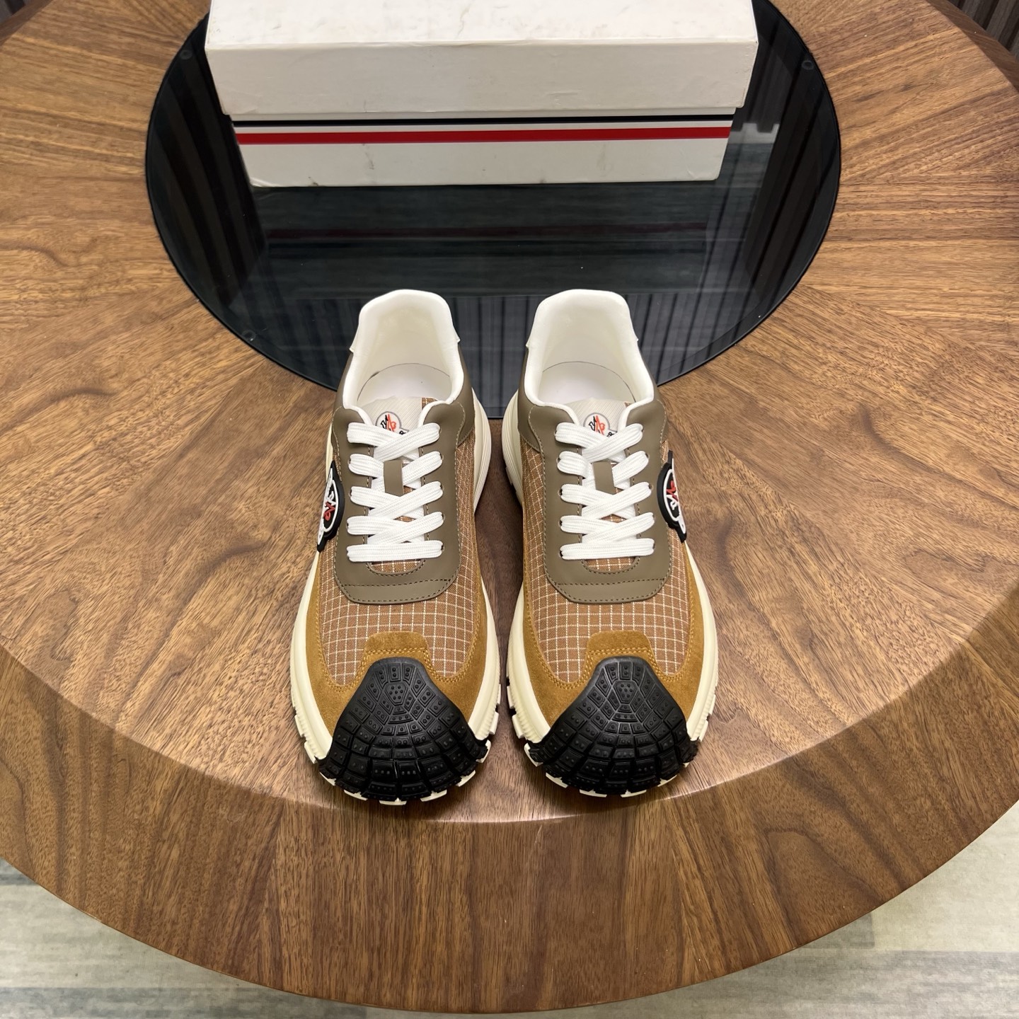 NO:284602,Moncler cover men's shoes and sneakers, imported cowhide surface, neoprene rubber, various materials are spliced ​​together. The upper is designed with shoelaces and rubber inserts, the heel Moncler logo, and the outsole is made of TPU   rubber   high elastic rubber foam combination. It has high elasticity and high wear resistance and improves comfort. It is worth buying whether it is the upper or color design!  Size39-44 (38 45 custom made), christian louboutin, Moncler, sneakers, cowhide19860909Moncler蒙口 男鞋运动鞋,进口牛皮面、氯丁橡胶 各种材质拼接打造,鞋面采用鞋带和橡胶嵌件设计,后跟Moncler标志,大底采用TPU 橡胶 高弹橡胶发泡组合成型,具有高弹性高耐磨性,提高舒适性,无论是鞋面还是颜色设计都值得入手！Size39-44（38 45定做）,,christian louboutin,Moncler,sneakers,cowhide,Men's shoes