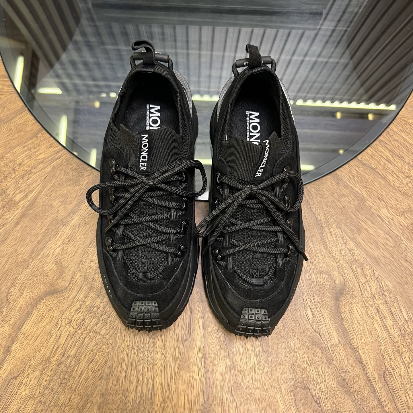 NO:347352,Moncler/monked men's casual sneakers have comfortable and anti-slip properties. They are made of integrated molded imported Feimao technology fabrics, combining innovation, functionality and graphic details, interpreting fashion and fashion. The combination of high elastic rubber foaming for the outsole has high elasticity and high wear resistance, improving comfort!  Size39-44 (38.45 customization), Moncler, sneakers19860909Moncler/蒙口男士休闲运动鞋,具有舒适防滑性能,采用一体成型进口飞织科技面料制成,兼备创新、功能性与图形细节于一体,诠释潮流时尚.大底高弹橡胶发泡组合成型,具有高弹性高耐磨性,提高舒适性！Size39-44（38.45定制）,,Moncler,sneakers,Men's shoes