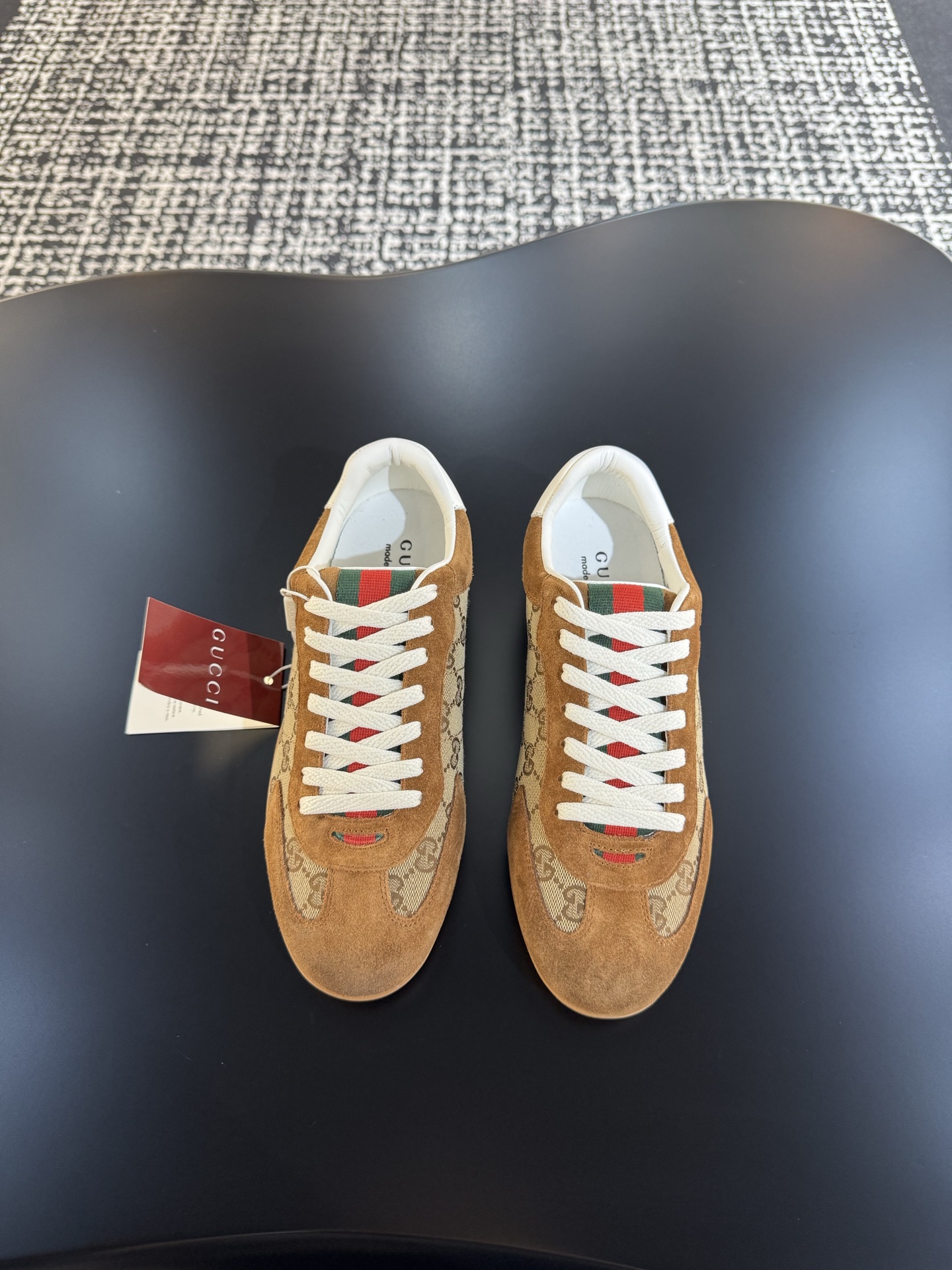 NO:556989,G Family Couple Official Website New Shift Leather Round Toe Lace Up Low Top Life Casual Shoes Size 35-46,,gucci19860909G家情侣官网新款 Shift 皮革 圆头系带 低帮 生活休闲鞋码数 35-46,,gucci,Men's shoes
