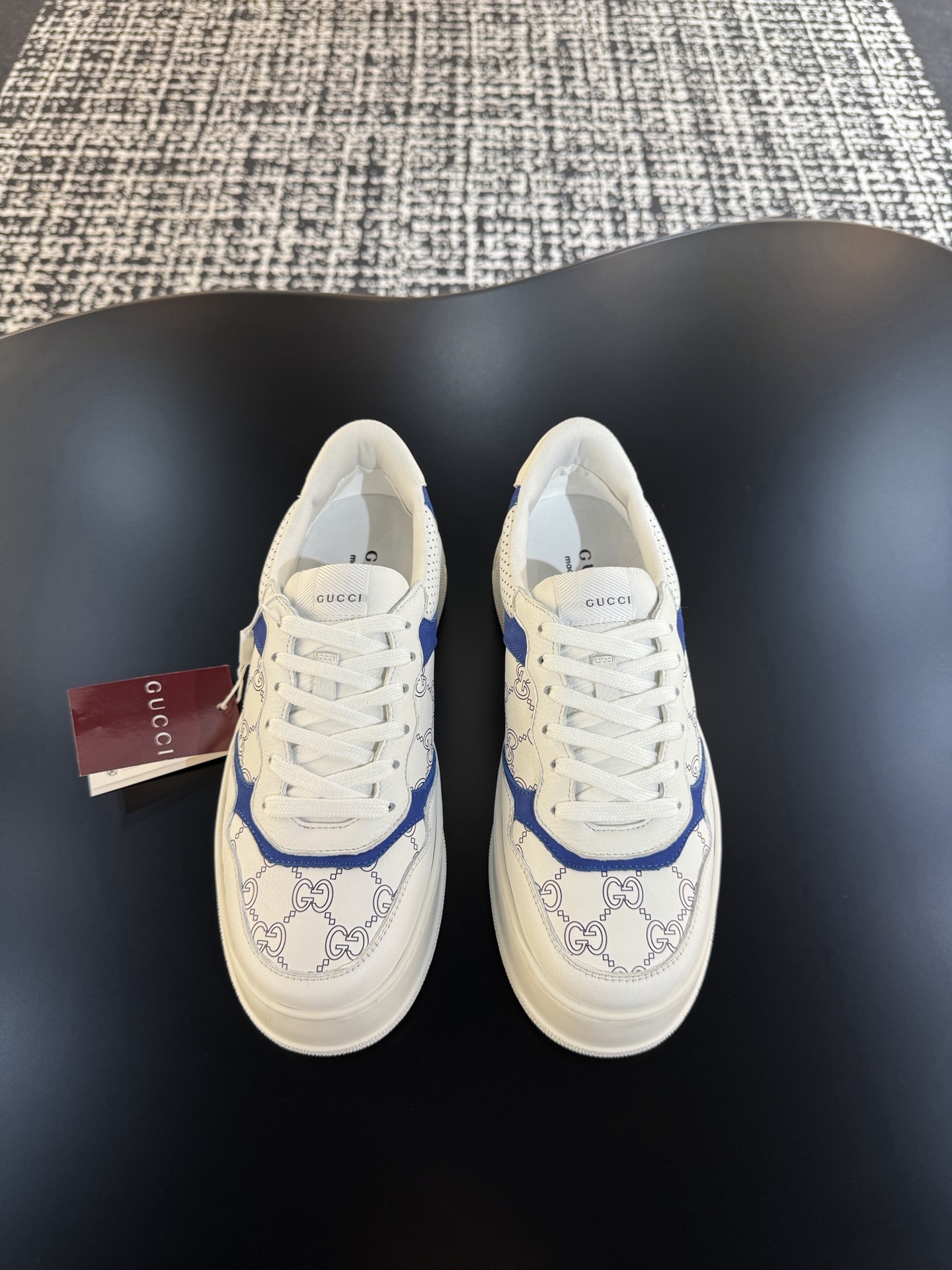 NO:604987,G men's GG sneakers are made of imported cowhide, a simple and comfortable version, with a first layer of cowhide on the inside, the tongue decorated with the brand's logo, fine details, and a first layer of water-dyed cowhide on the inside to create a comfortable foot feel!  Size39-44 (customized at 38.45),,gucci,sneakers,cowhide19860909G家男士GG运动鞋,选用进口牛皮打造,简约舒适版,内里头层牛皮,鞋舌装饰品牌logo,细节精细,头层水染牛皮内里打造舒适脚感！Size39-44（38.45定做）,,gucci,sneakers,cowhide,Men's shoes