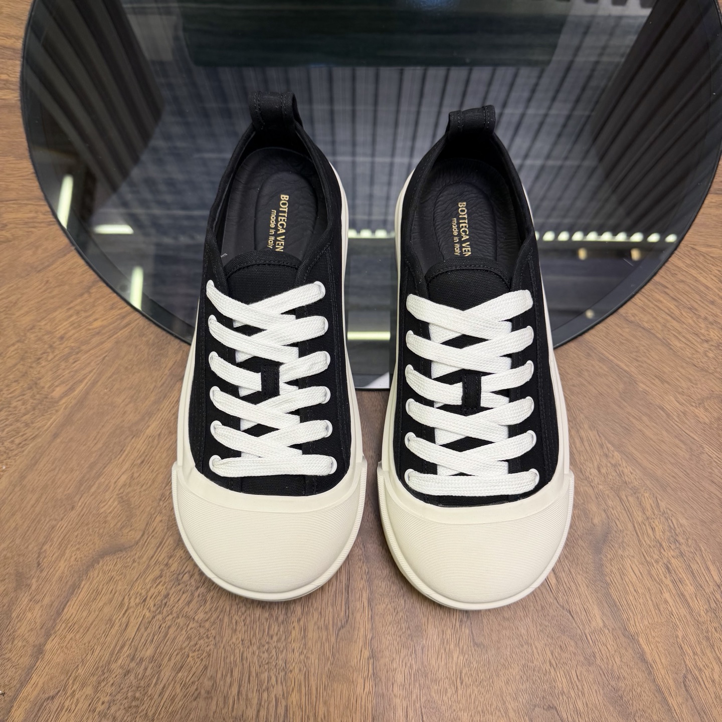 NO:704987,BottegaVenet*BV new Mickey style thick-soled big-toe shoes Vulcan couple sports shoes, the upper is made of imported original cowhide, the lining is imported Italian sheepskin, the original TPU outsole, the size is 39-44 (customized at 38.45),,bottega veneta,bottega veneta,sneakers,cowhide,sheepskin19860909BottegaVenet*BV 新款米奇款厚底大头鞋Vulcan情侣款运动鞋 鞋面采用进口原版牛皮 内里意大利进口羊皮,原版TPU大底 码数39-44（38.45定做）,,bottega veneta,bottega veneta,sneakers,cowhide,sheepskin,Men's shoes