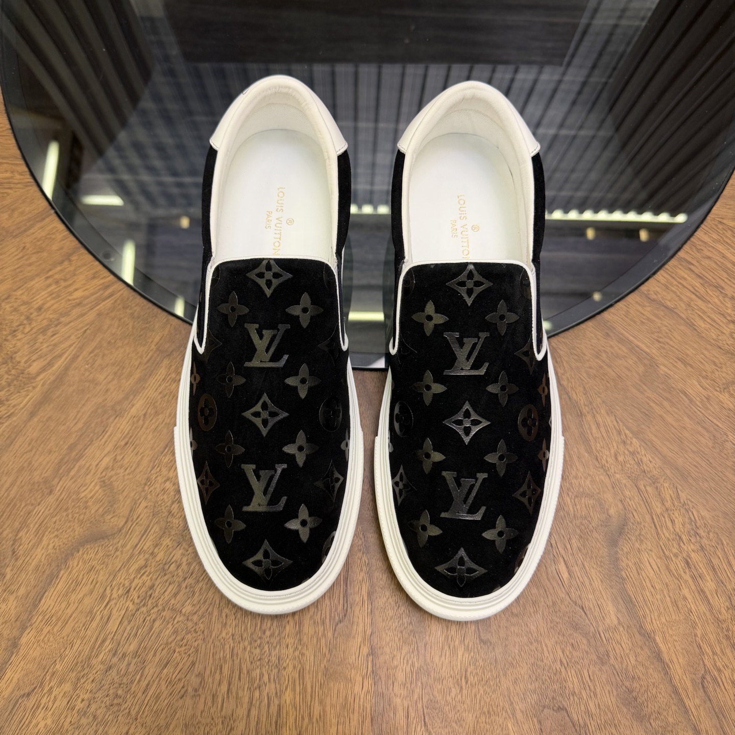 NO:779294,lv 2026 new summer slip-on, genuine leather inside and outside, original molded outsole, size 38-45 (customized at 38.45),, Louis Vuitton19860909lv 2026夏季新款一脚蹬 内外真皮 原版开模大底 码数38-45（38.45定制）,,louis vuitton,Men's shoes