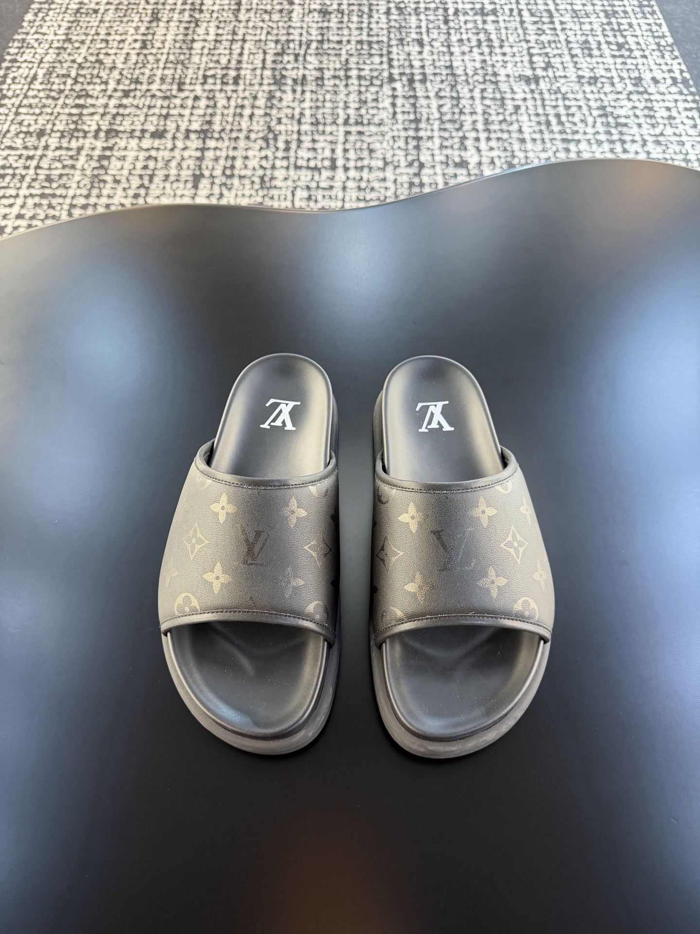 NO:854323,L new slippers 38-45,,slippers19860909L 新款拖鞋 38-45,,slippers,Men's shoes