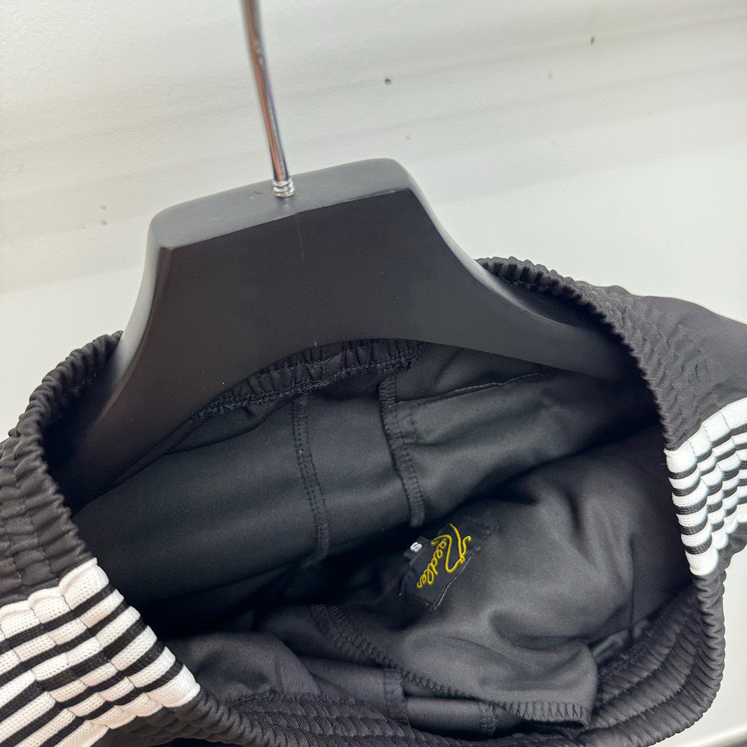 NEEDLES Brand Overview: Retro Style, Japanese Embroidery, Custom Bags, Various Colors & Sizes - 图片 9