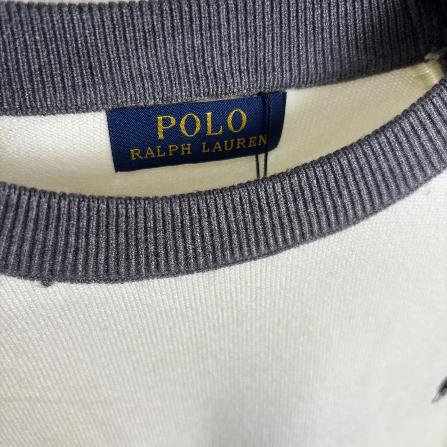 Ralph Lauren’s Fall Collection: Heavy Embroidery and Classic Style for Women - 图片 3