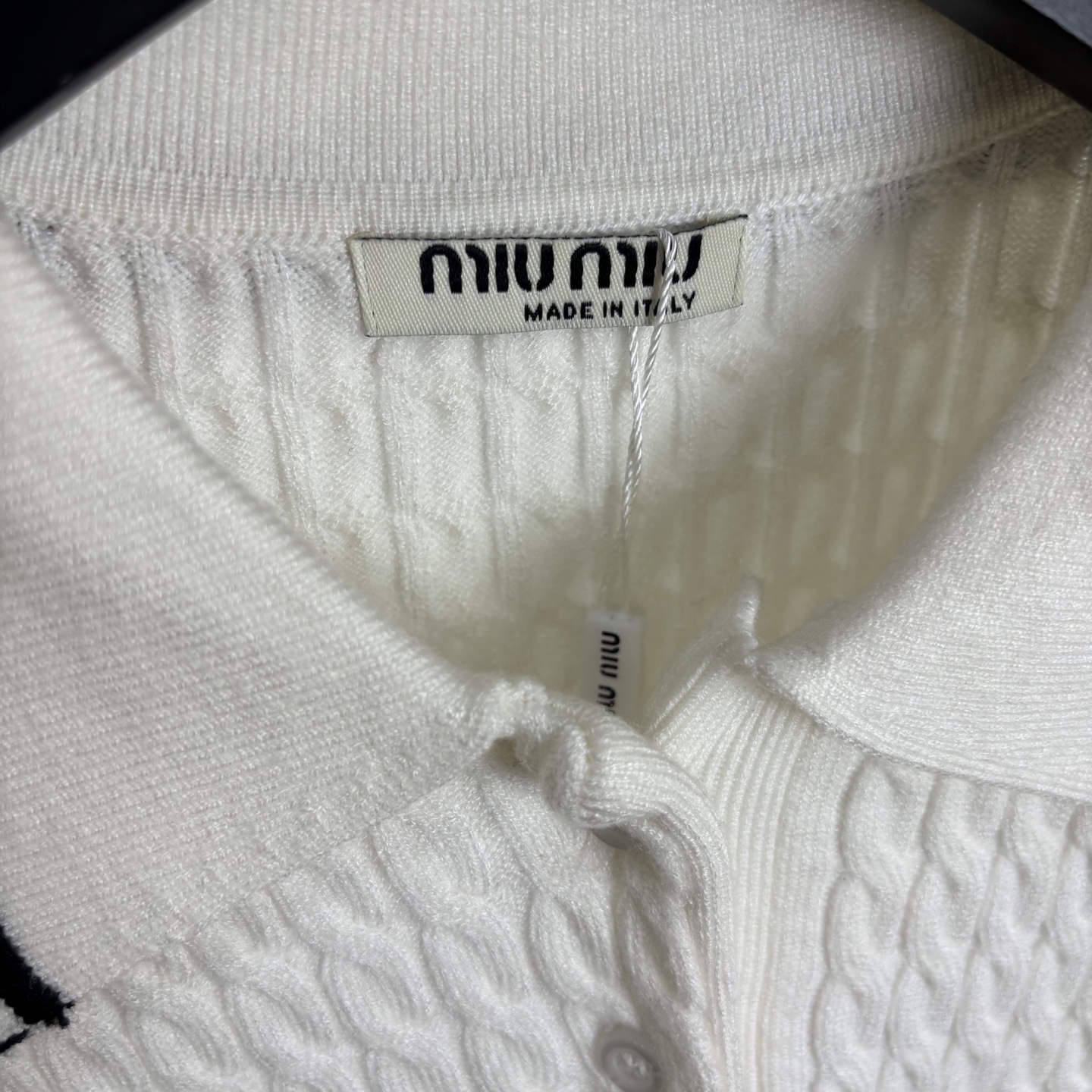Miu Miu Fashion Collection: Beauty in Details, Quality Fabrics, and Unique Designs - 图片 3