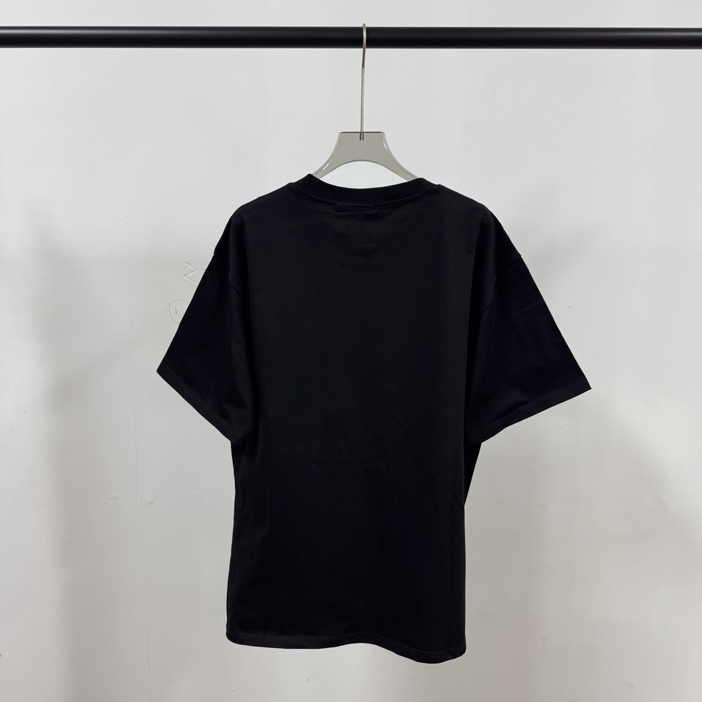 Adidas Apparel Overview: Quality Cotton, High Collar Design, Custom Silicon Logo, Various Sizes/Colors. - 图片 2