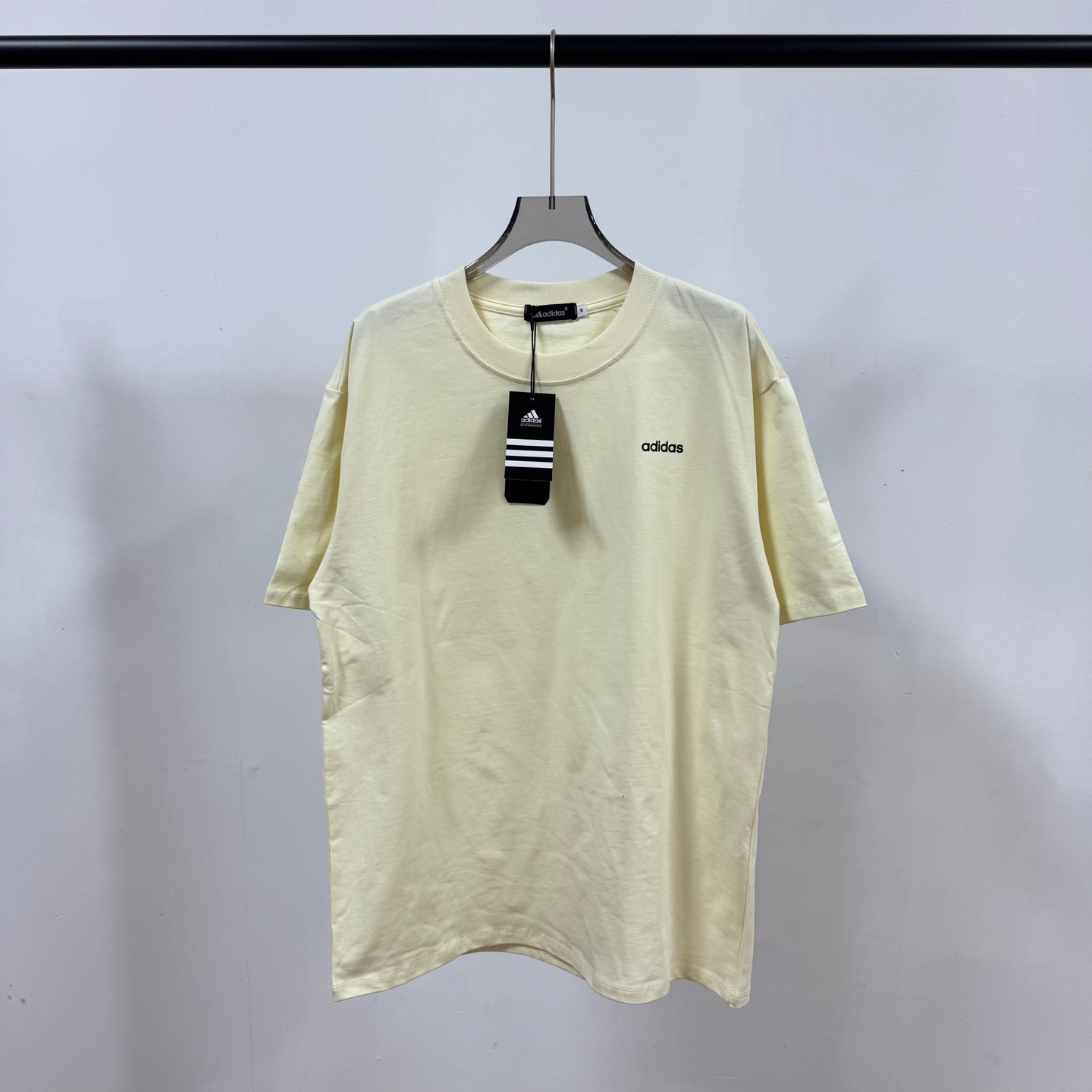 Adidas High-Quality Clothing Overview: Sizes, Materials, and Brand Values - 图片 1