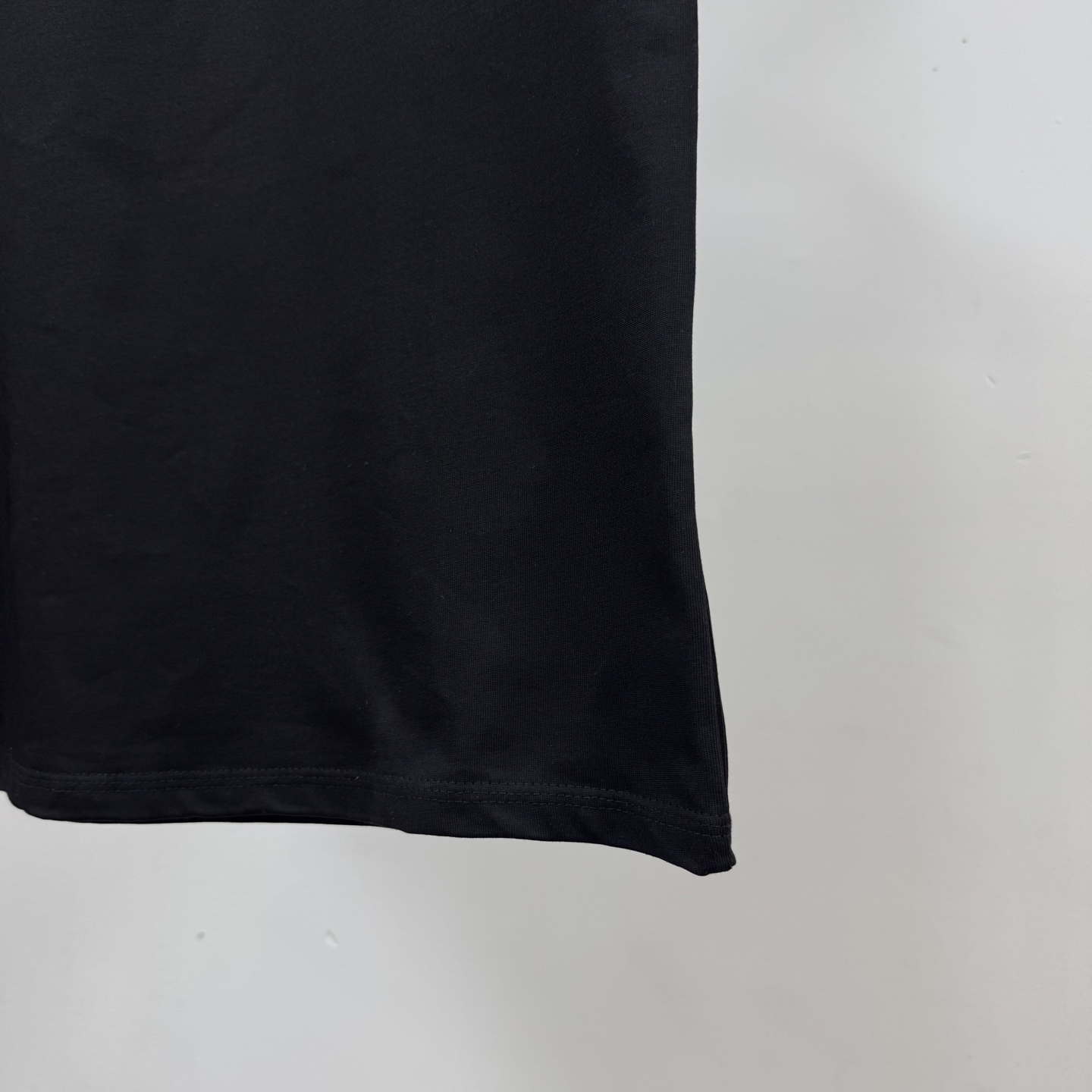 Adidas Apparel Overview: Quality Cotton, High Collar Design, Custom Silicon Logo, Various Sizes/Colors. - 图片 7