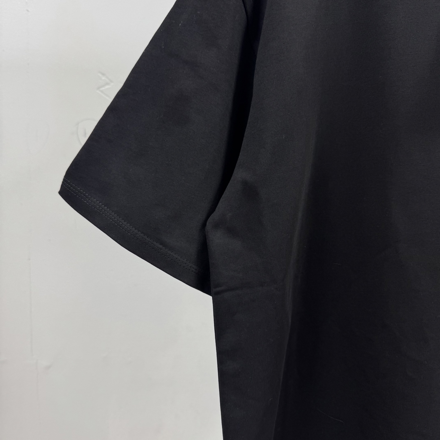 Adidas Apparel Overview: Quality Cotton, High Collar Design, Custom Silicon Logo, Various Sizes/Colors. - 图片 5