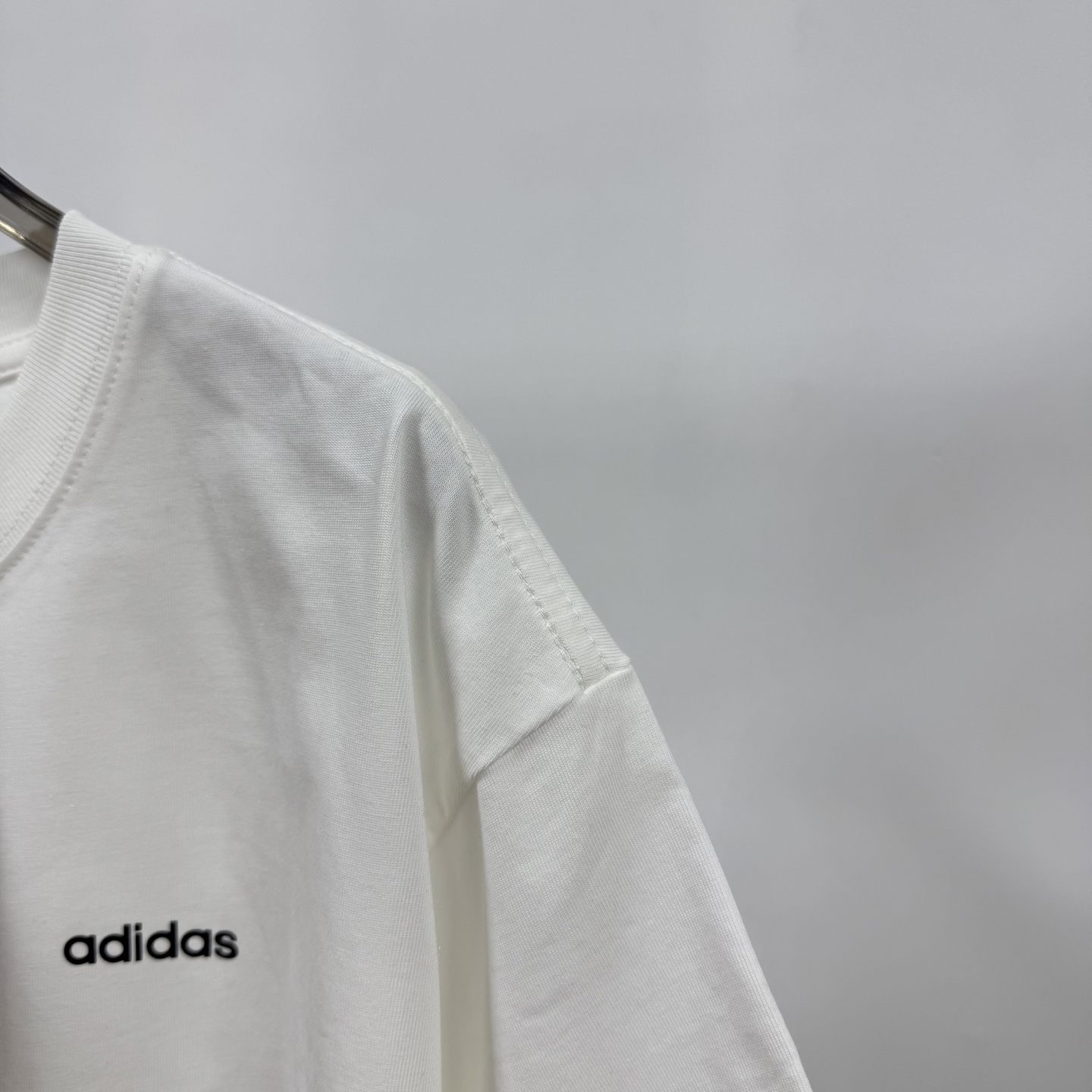 Adidas Clothing Overview: Quality, Comfort, and Style in Various Sizes and Colors - 图片 4