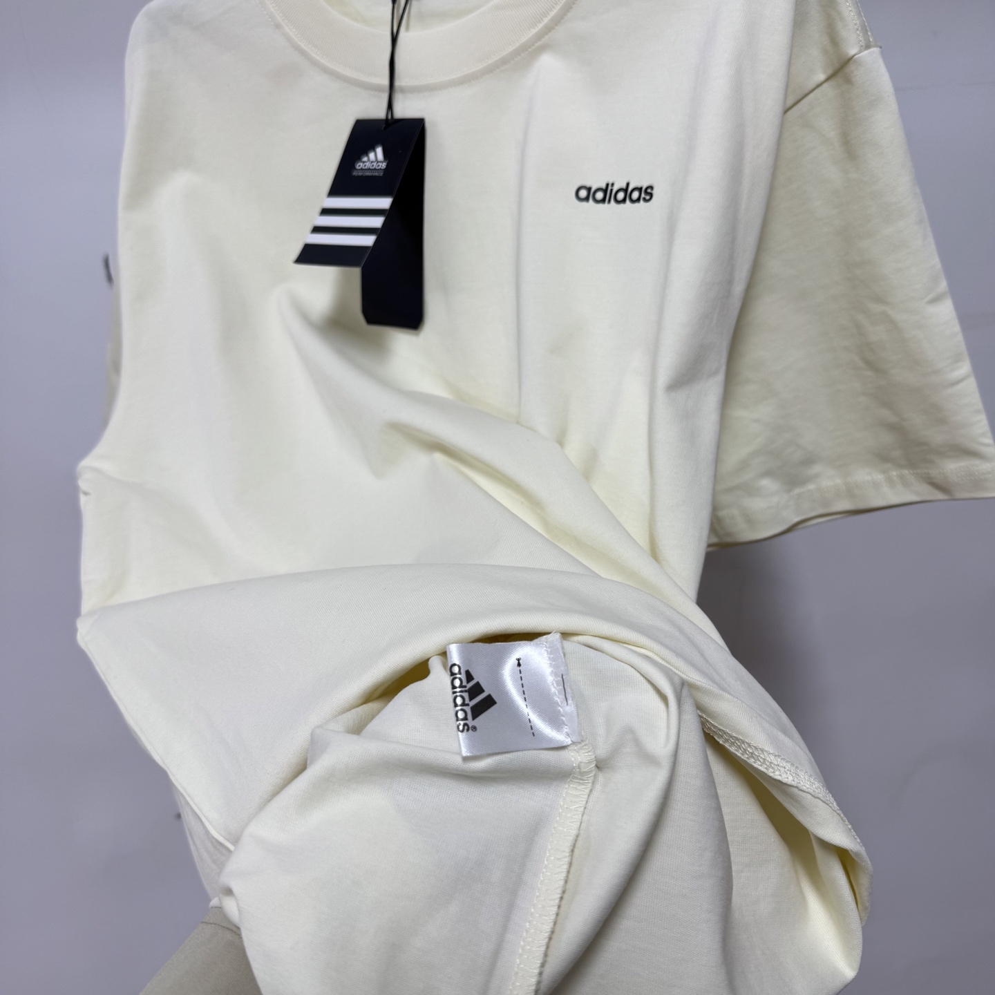 Adidas High-Quality Clothing Overview: Sizes, Materials, and Brand Values - 图片 9