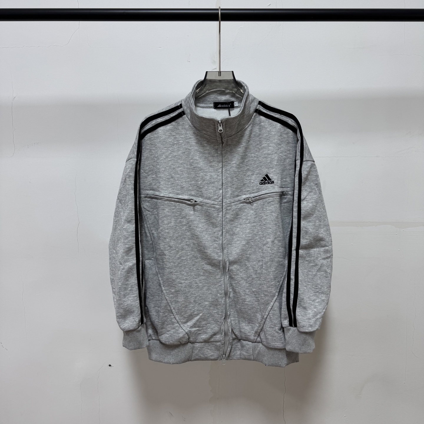 Adidas Clothing Collection Overview: Affordable Prices, Classic Styles, Quality Details, Brand Values. - 图片 1