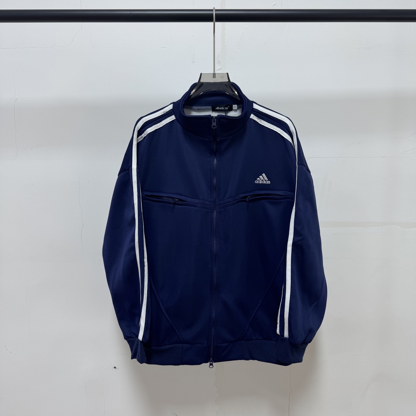 Adidas Clothing Collection Overview: Affordable Prices, Premium Quality, Classic Designs. - 图片 1