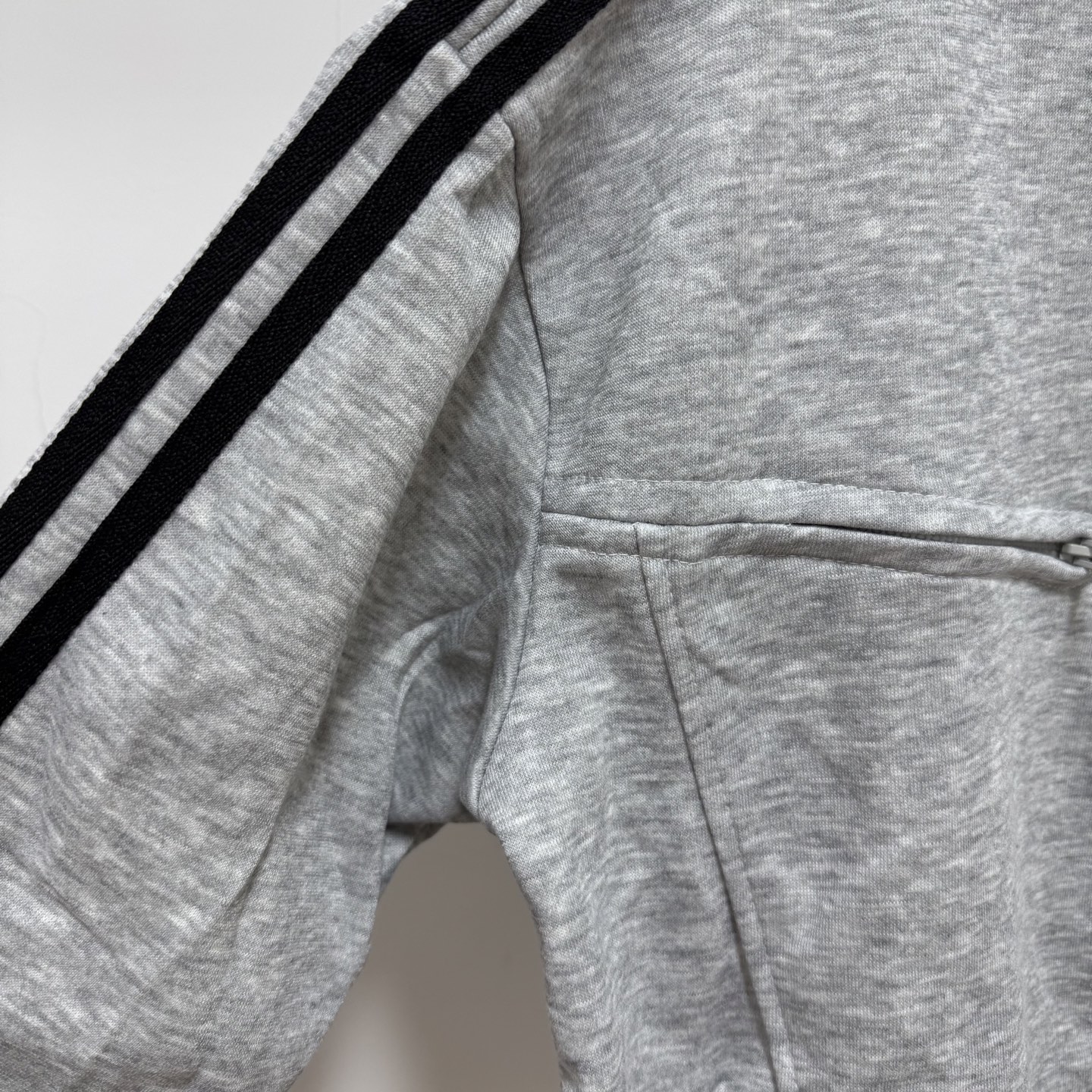 Adidas Clothing Collection Overview: Affordable Prices, Classic Styles, Quality Details, Brand Values. - 图片 5