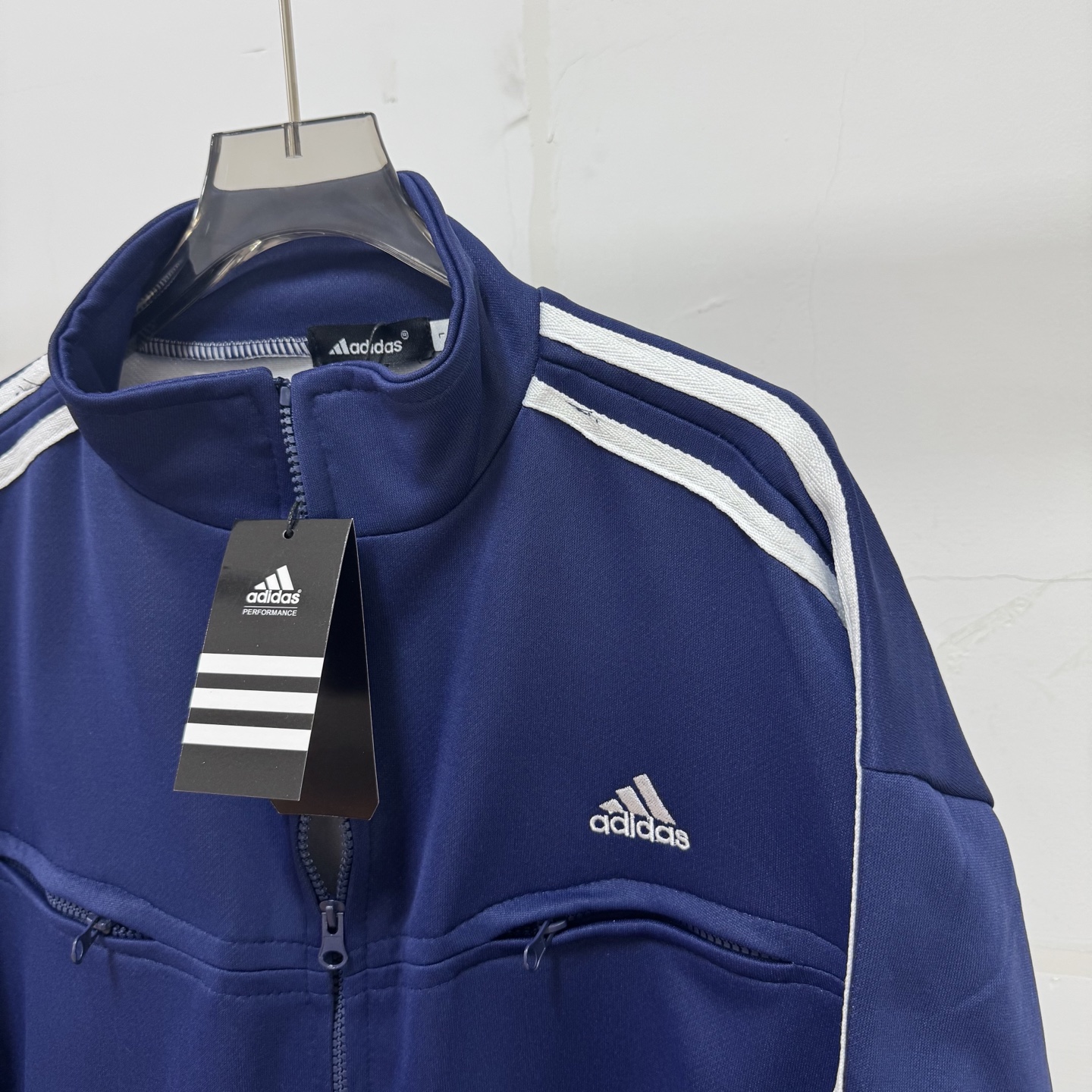 Adidas Clothing Collection Overview: Affordable Prices, Premium Quality, Classic Designs. - 图片 4