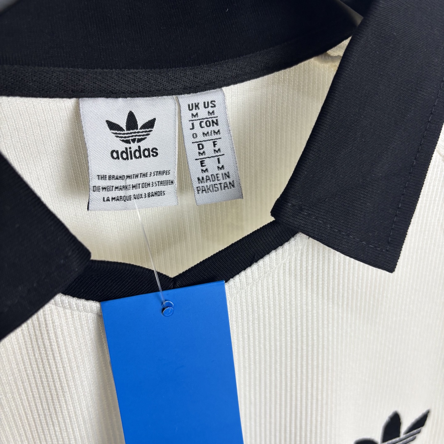Adidas Classic Embroidered Shirts and Polo T-shirts, Comfortable and Stylish, Available in Black and White. - 图片 3