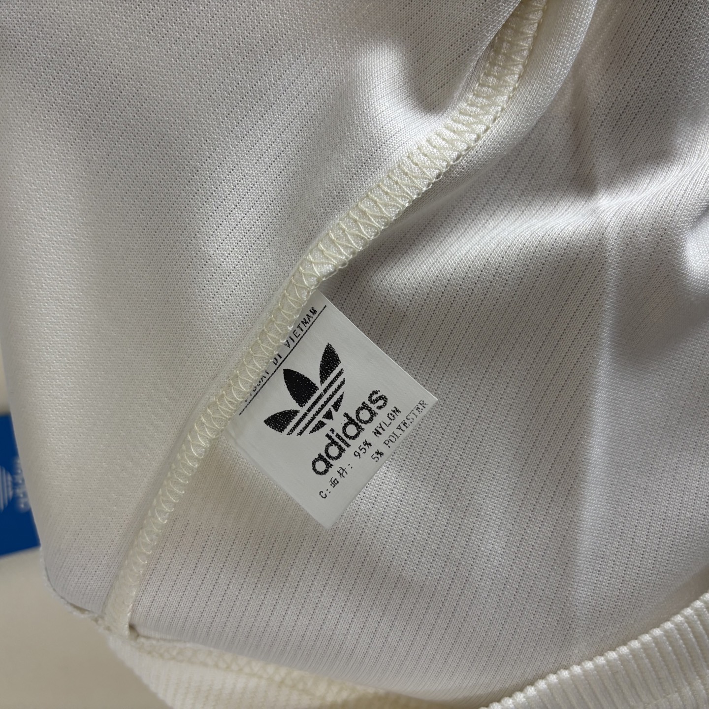 Adidas Classic Embroidered Shirts and Polo T-shirts, Comfortable and Stylish, Available in Black and White. - 图片 7